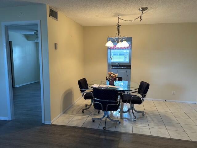 145 Lake Evelyn Drive Property Photo 8