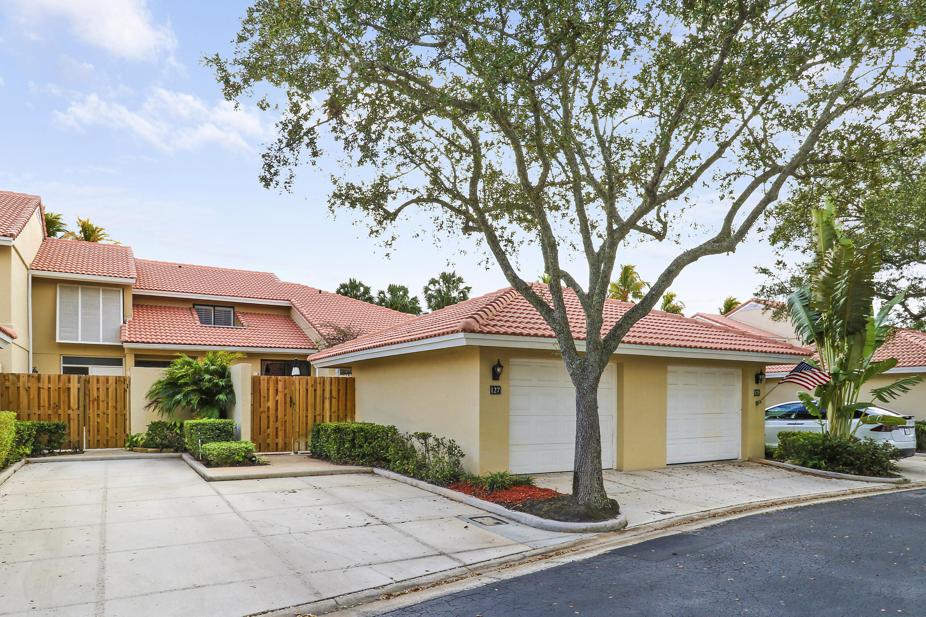 127 Old Meadow Way Property Photo 1