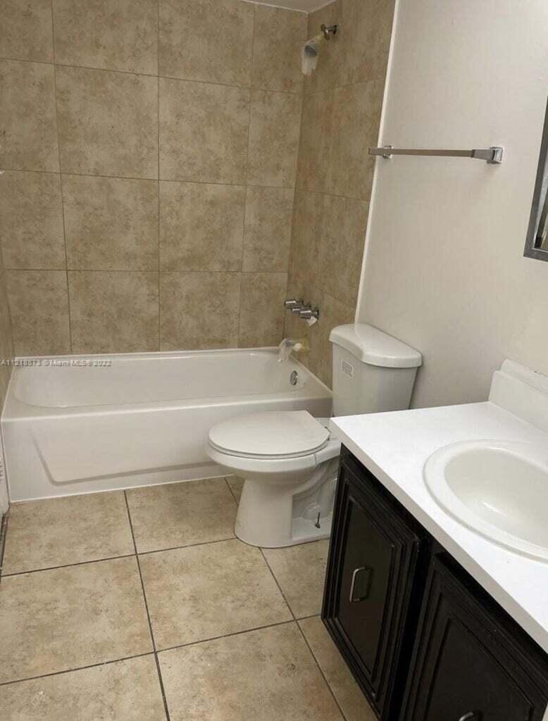 484 Nw 165th St Road A-211 Property Photo 6