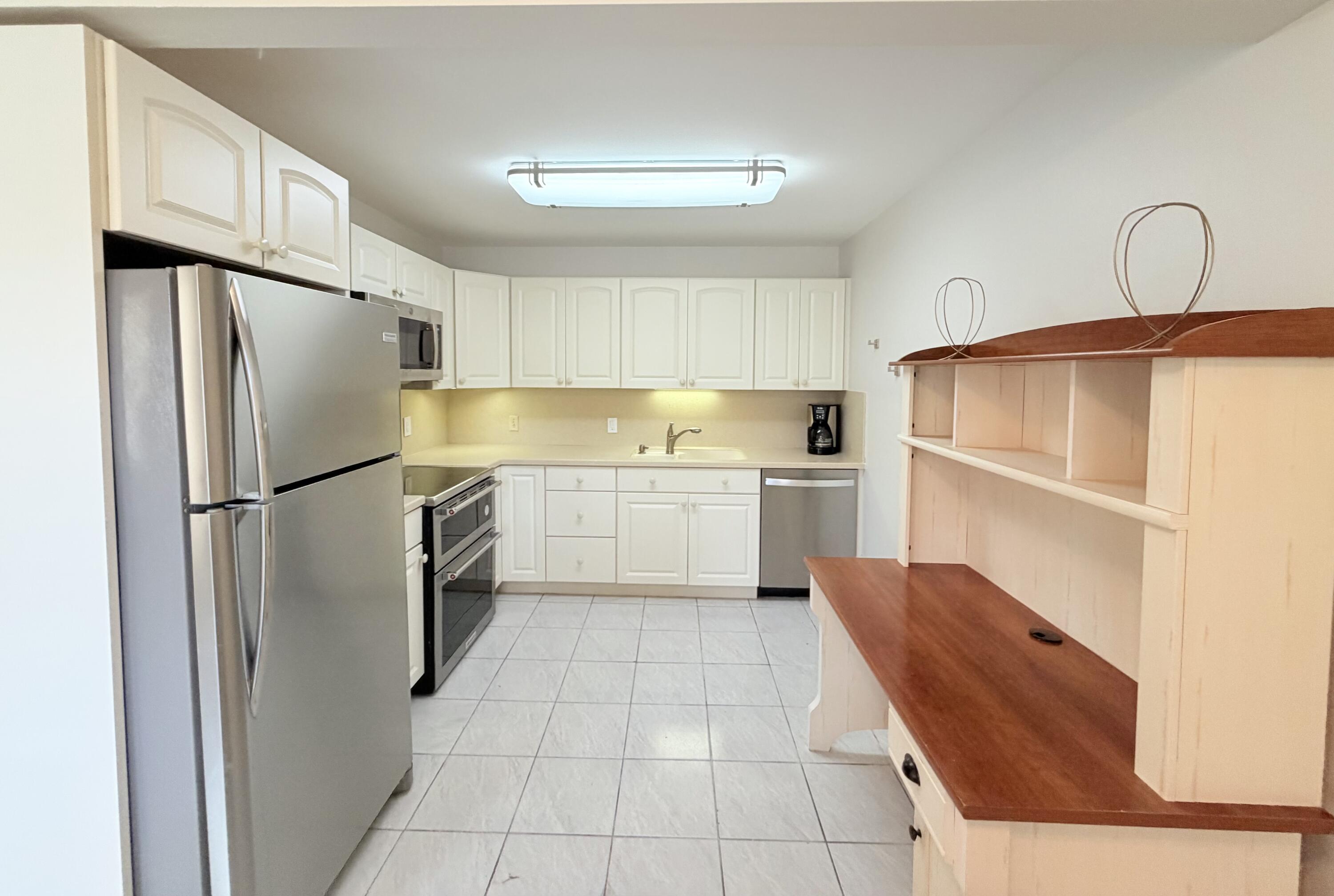 1004 Newcastle A Property Photo 1