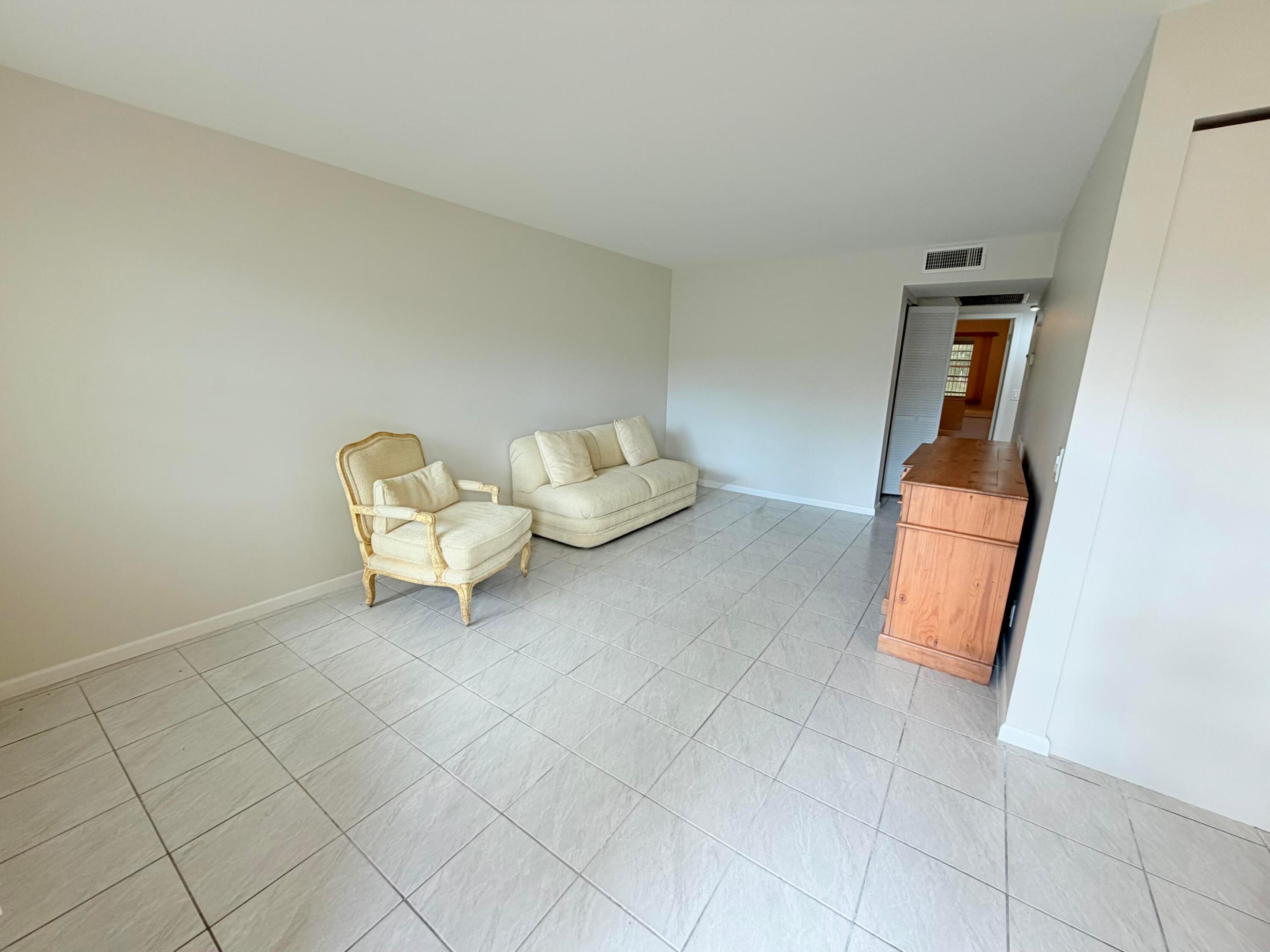 1004 Newcastle A Property Photo 7