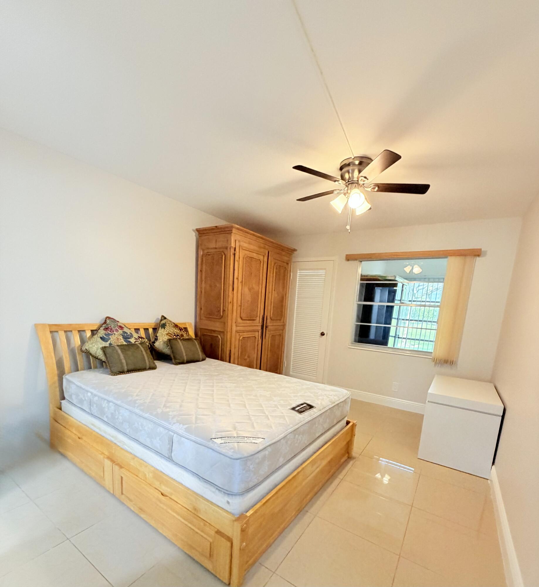 1004 Newcastle A Property Photo 8