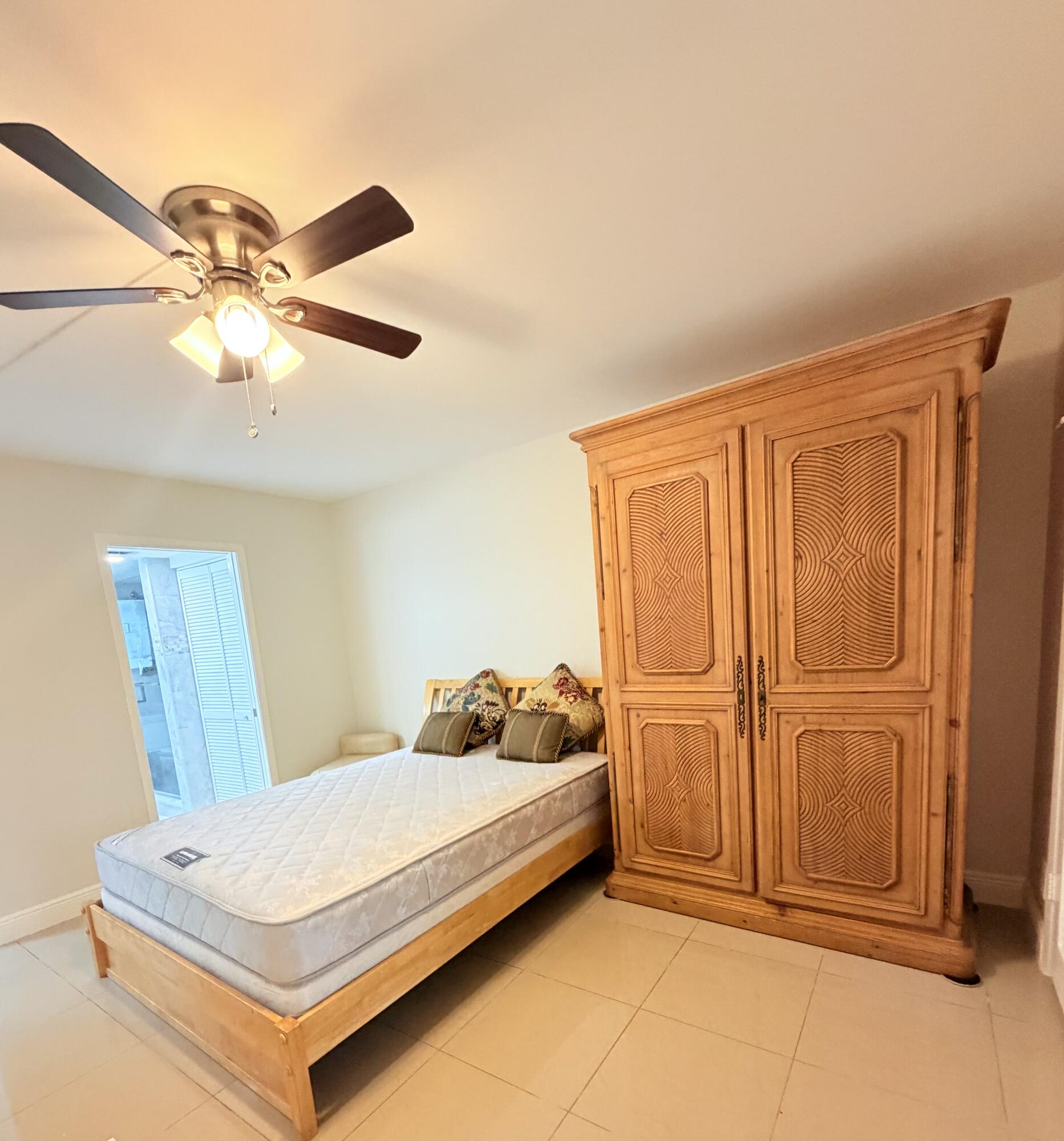 1004 Newcastle A Property Photo 9