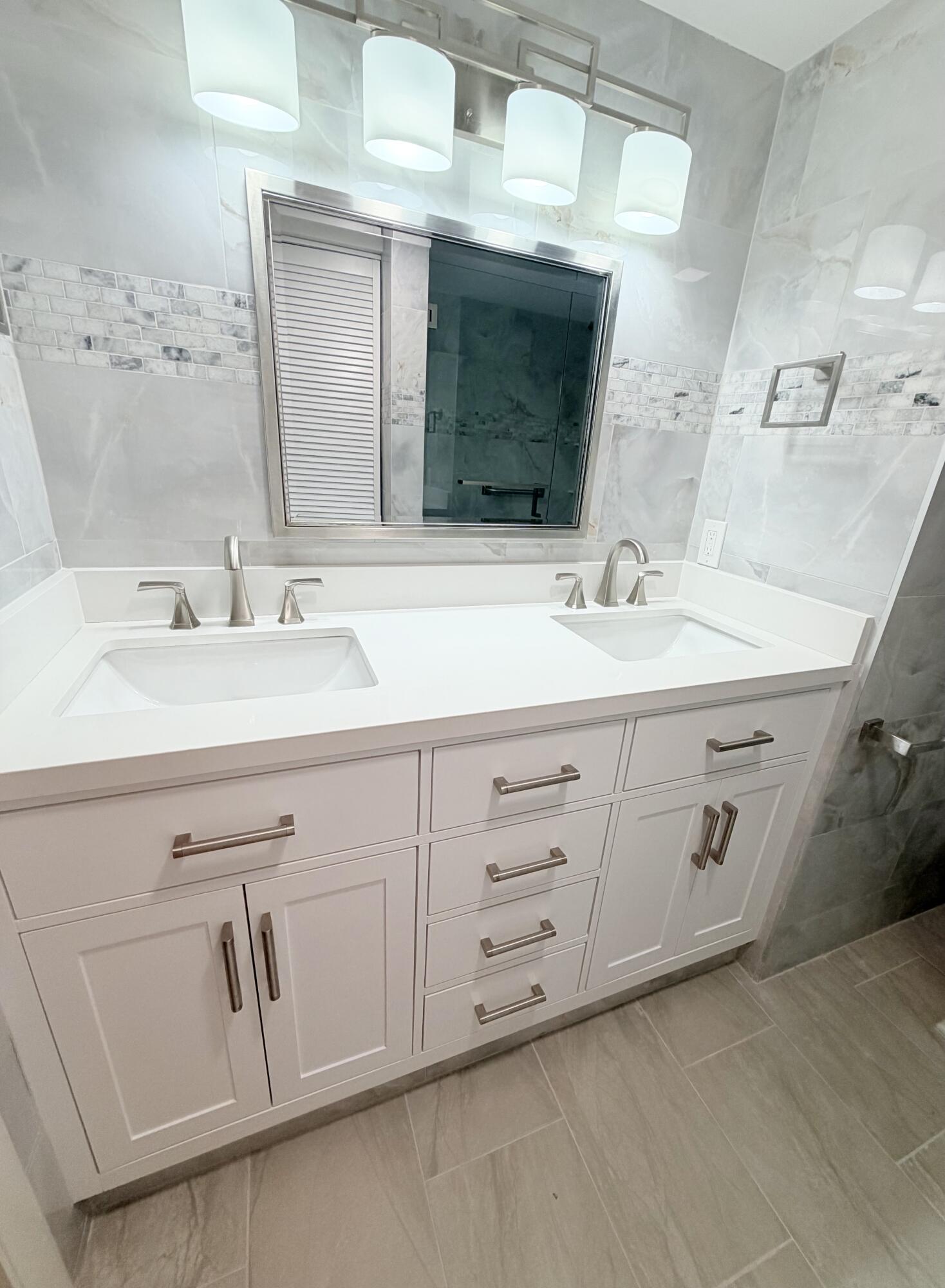 1004 Newcastle A Property Photo 11