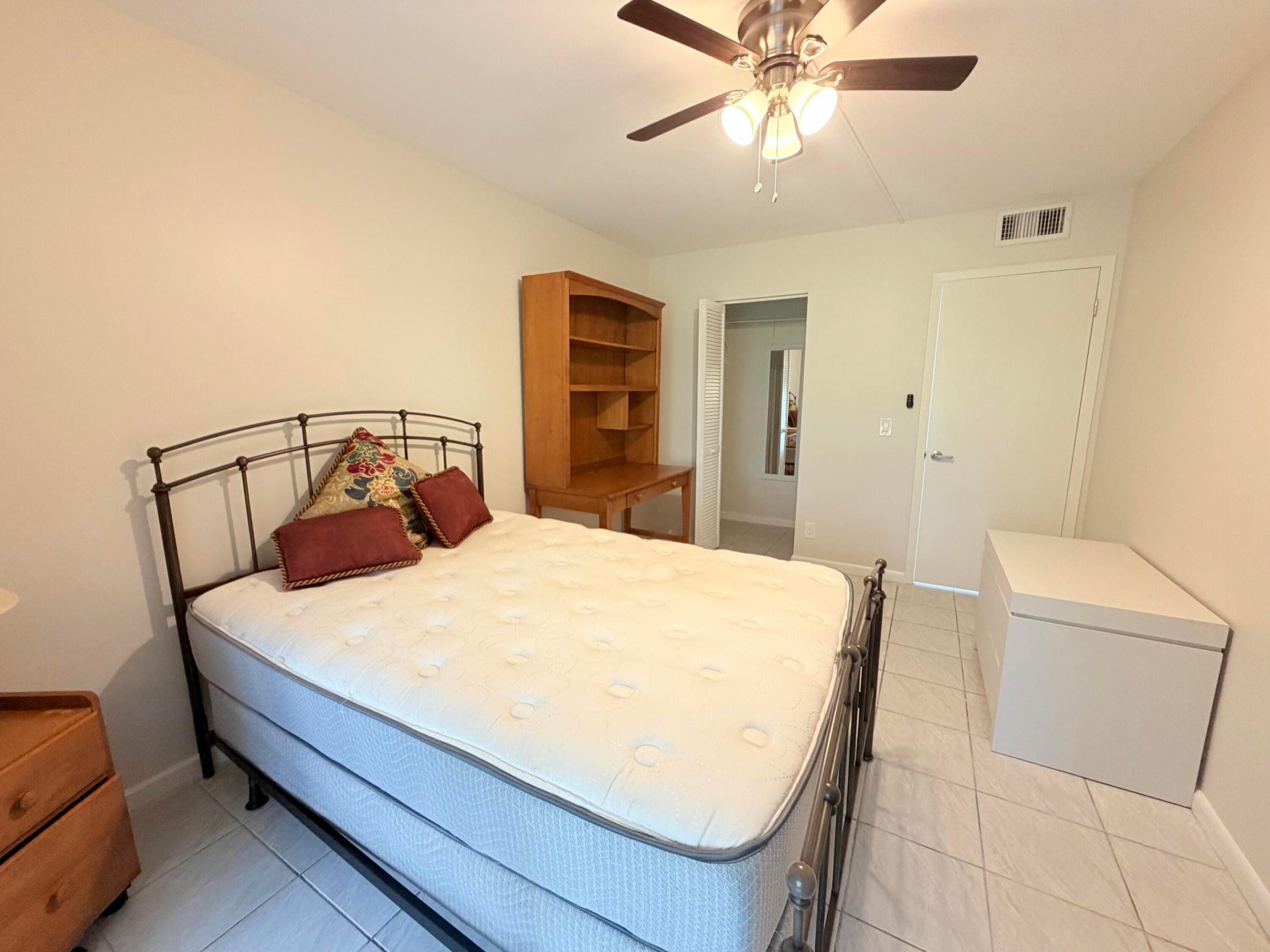 1004 Newcastle A Property Photo 17