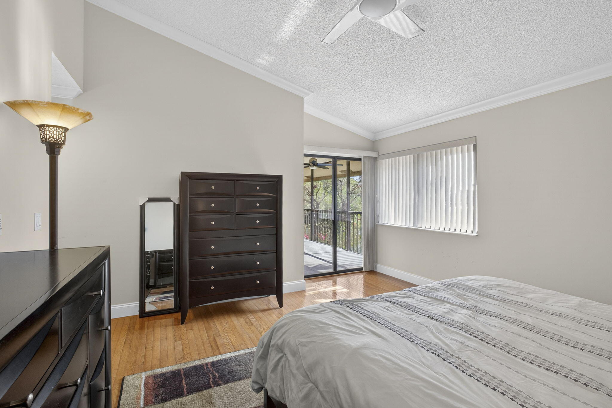 9 Lexington Lane E F Property Photo 12