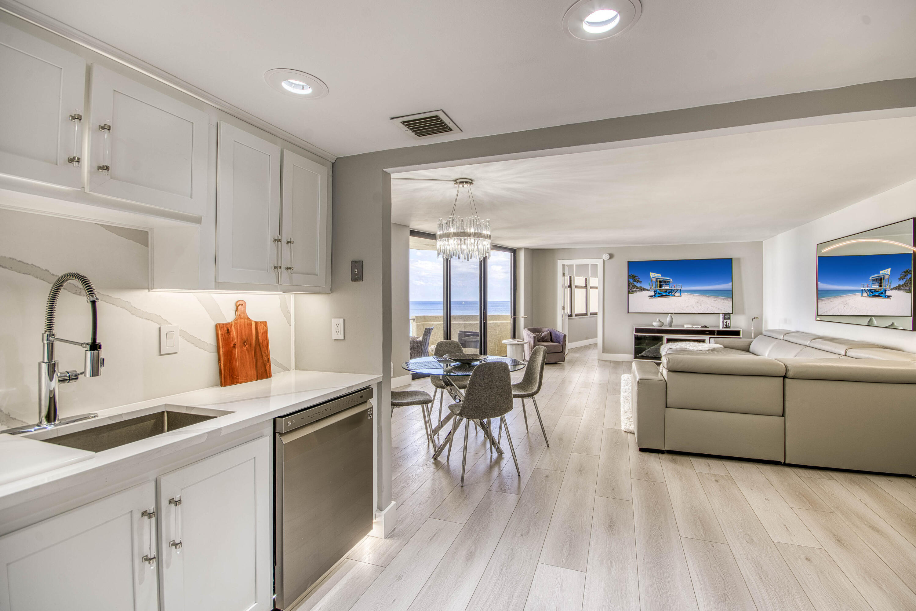 2800 N Ocean Drive B-15d Property Photo 10