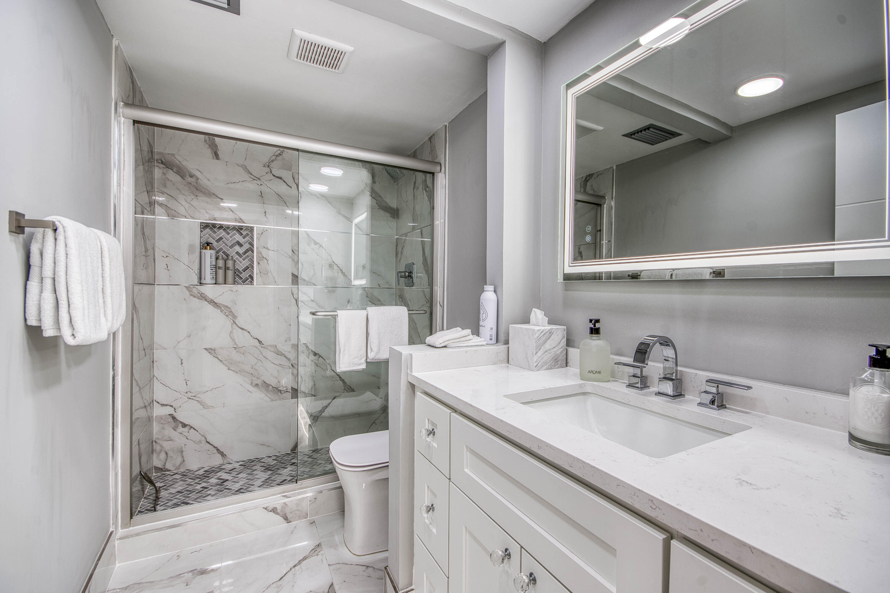 2800 N Ocean Drive B-15d Property Photo 15