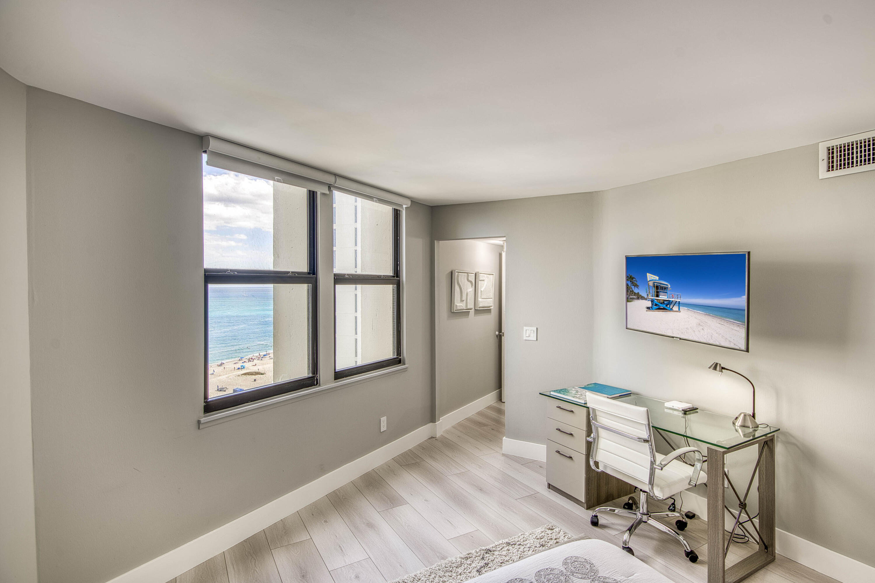 2800 N Ocean Drive B-15d Property Photo 16