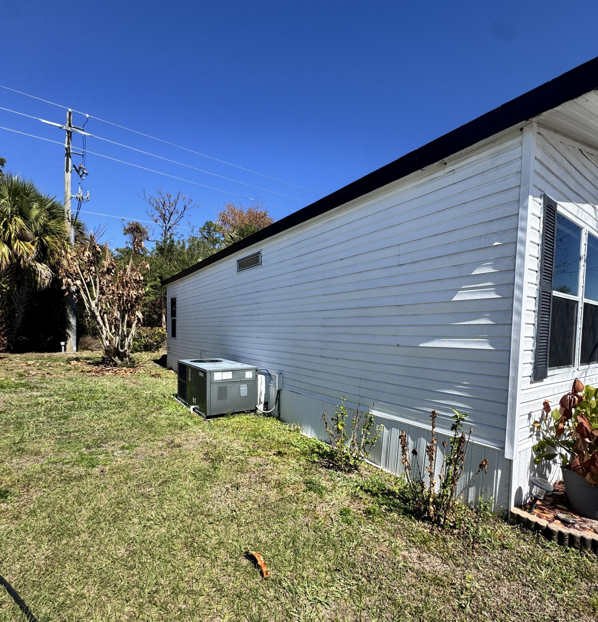 15094 Agulia Avenue Property Photo 7