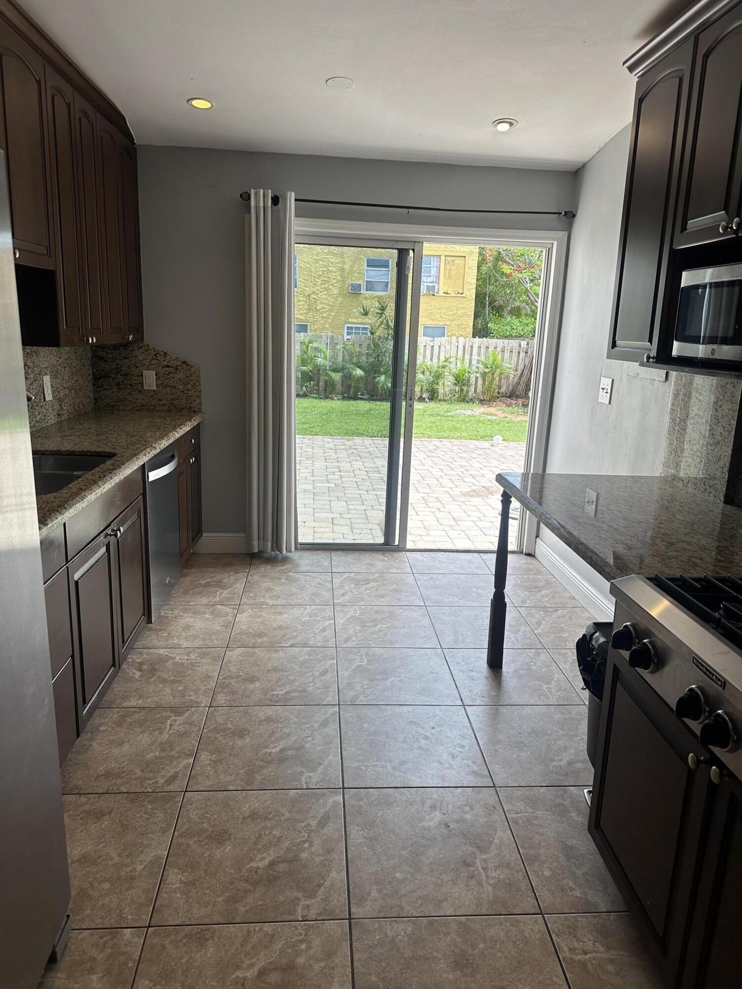 619 37th Street Property Photo 11
