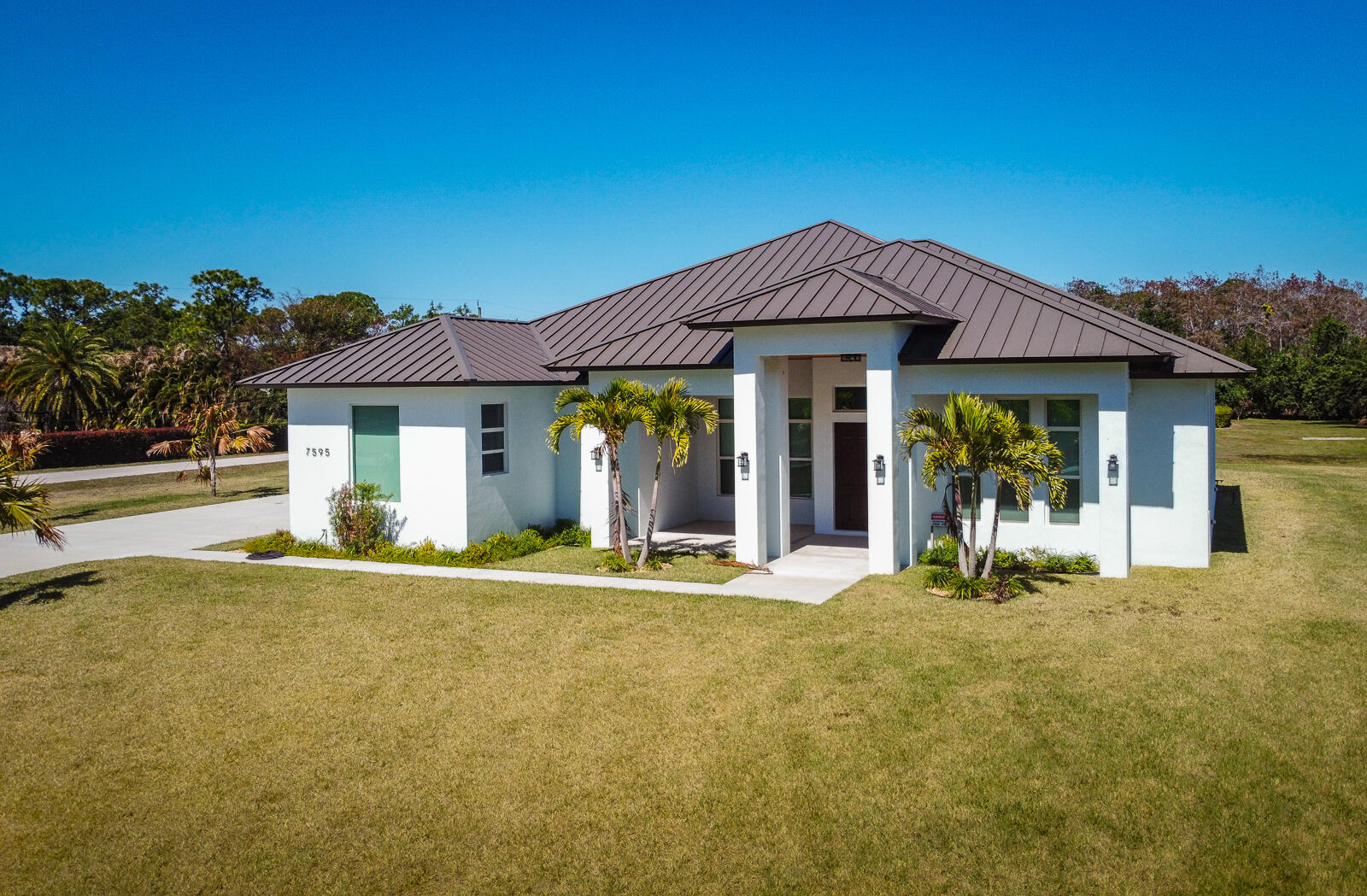 7595 155th Place N Property Photo 1
