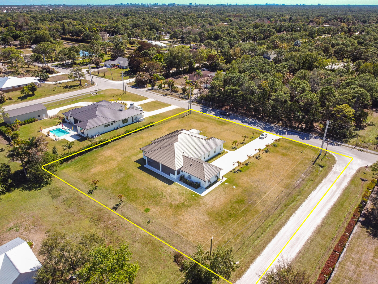 7595 155th Place N Property Photo 3