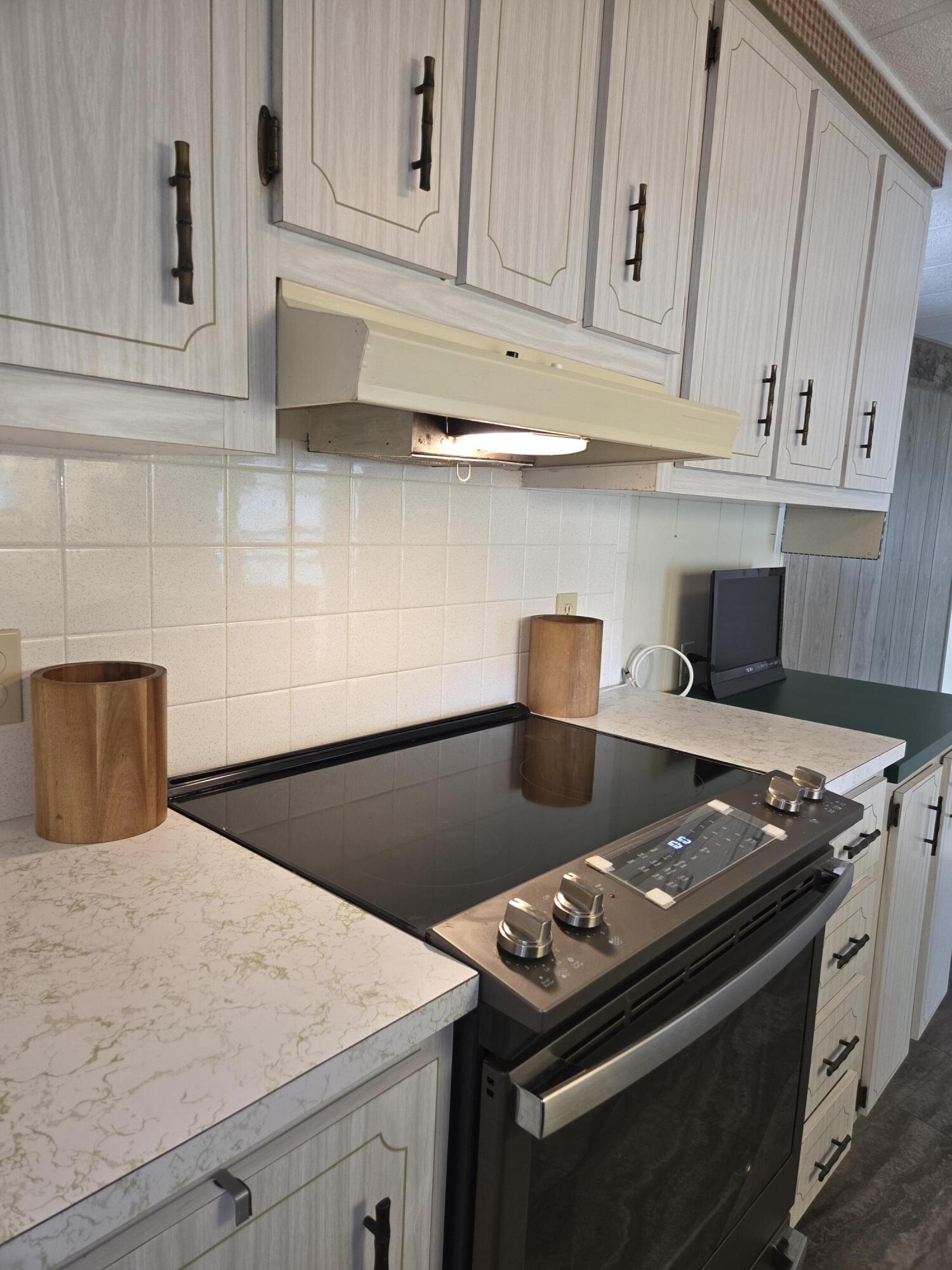 2915 Roger Street Property Photo 7