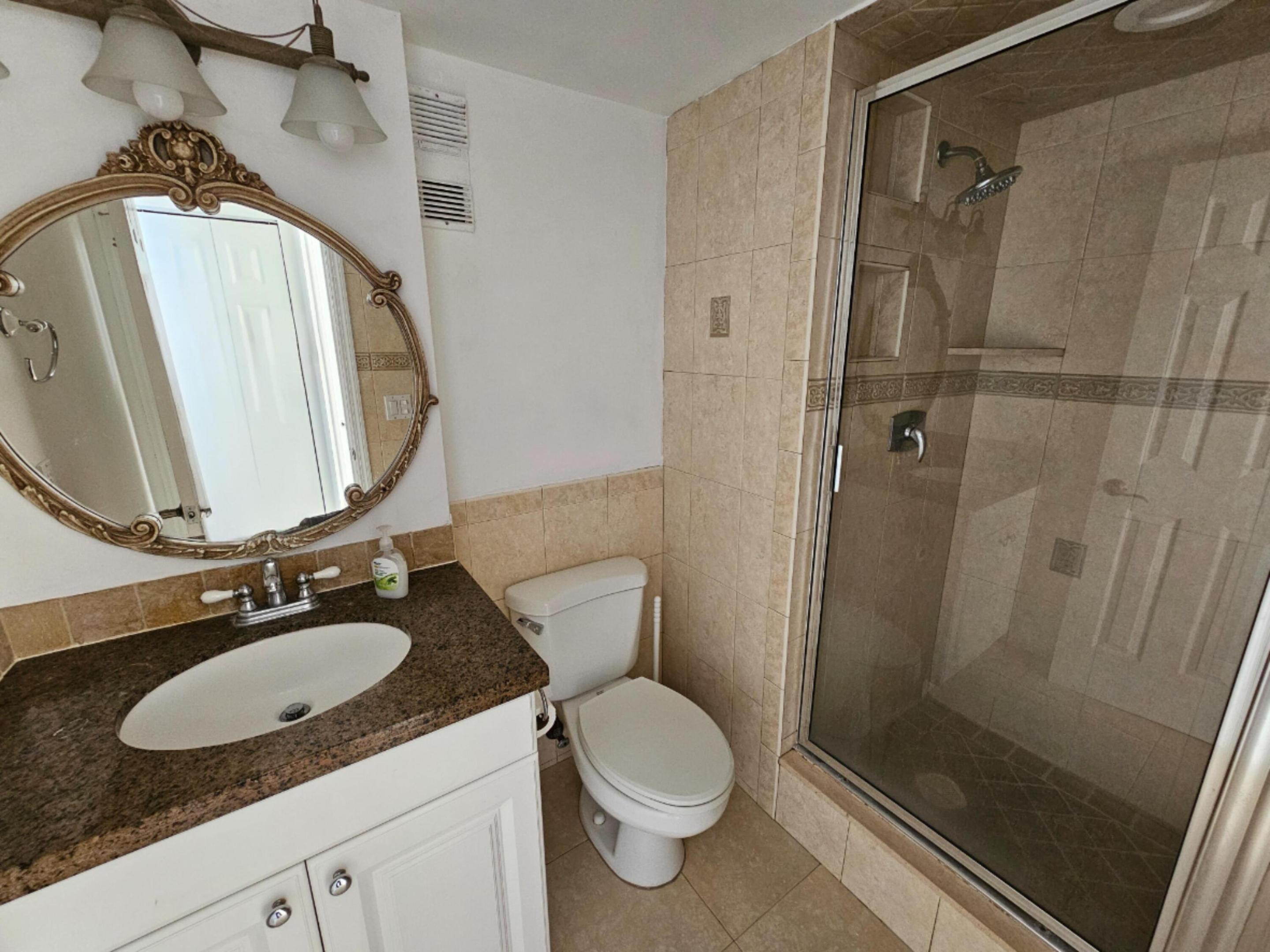 470 Executive Center Drive 2g Property Photo 11