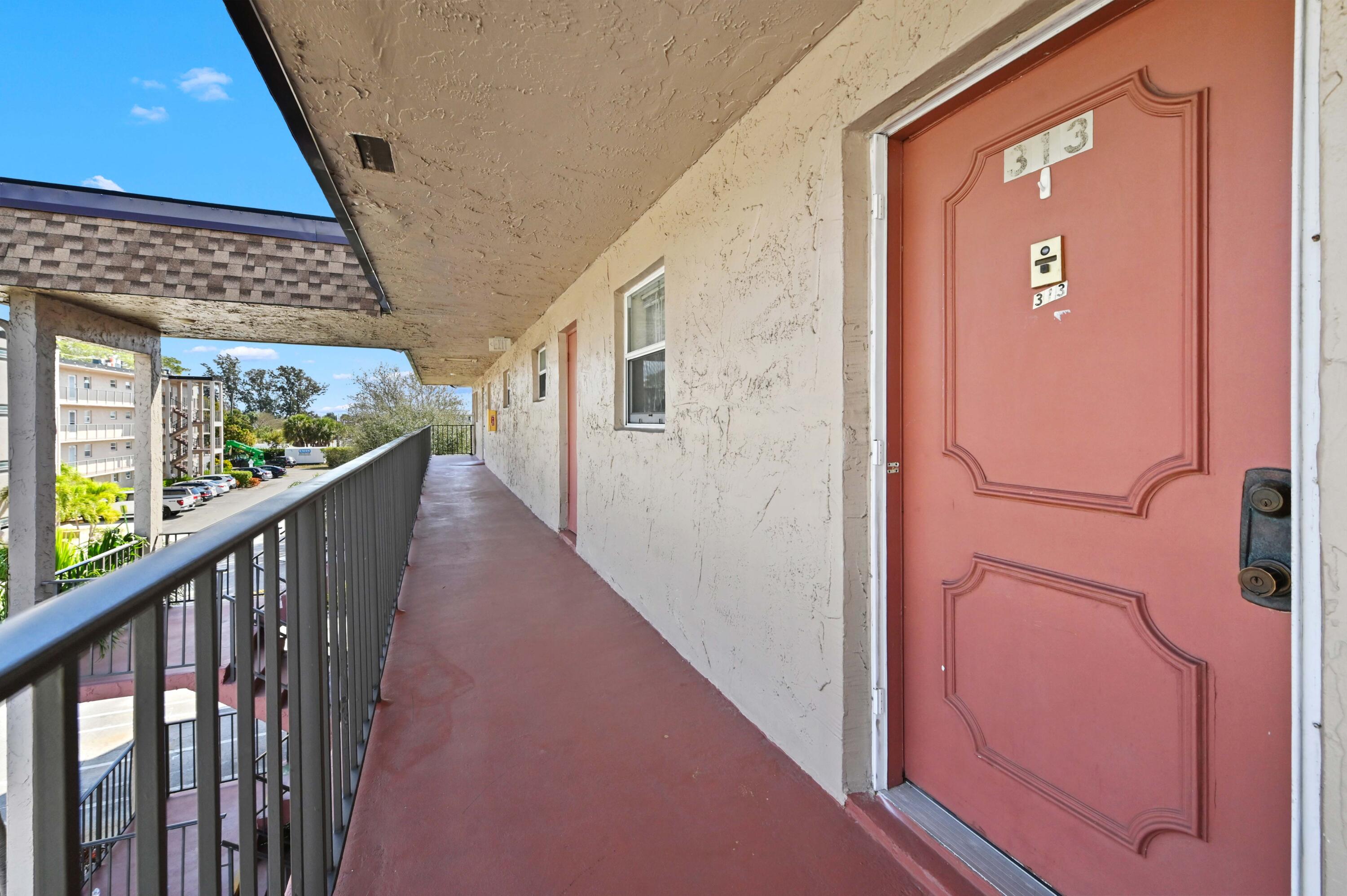 721 Lori Drive 313 Property Photo 23