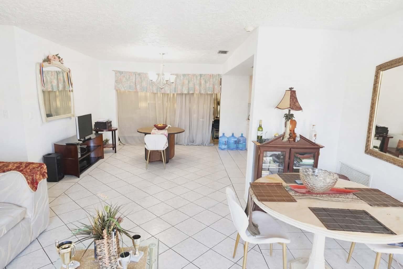 218 Olive Avenue Property Photo 4