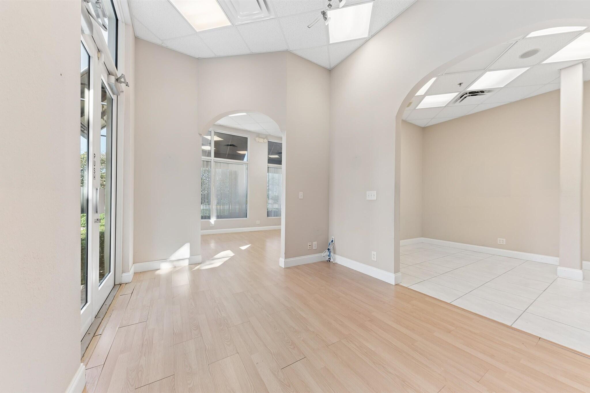 826 N Dixie Highway 11-15 Property Photo 7