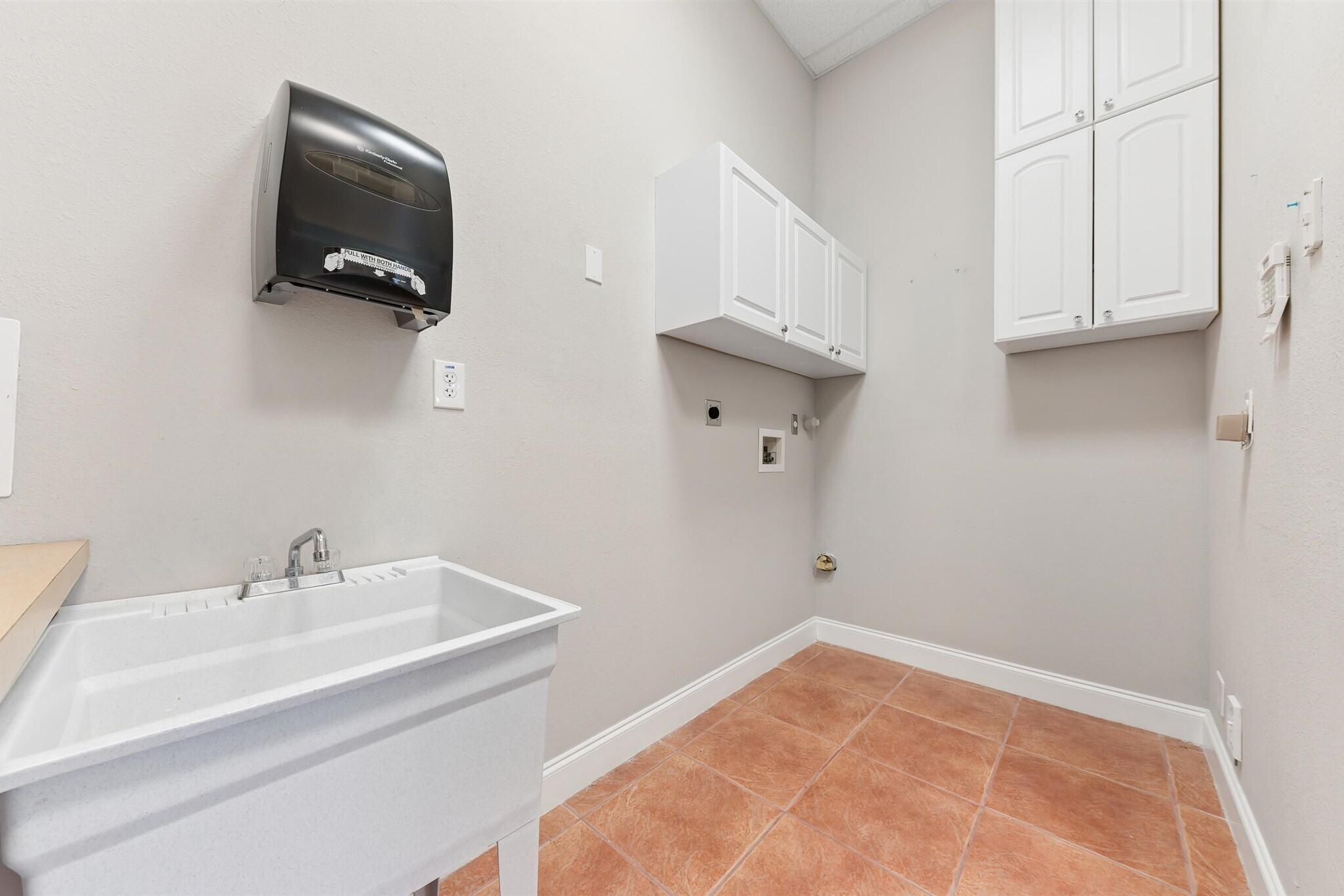 826 N Dixie Highway 11-15 Property Photo 13