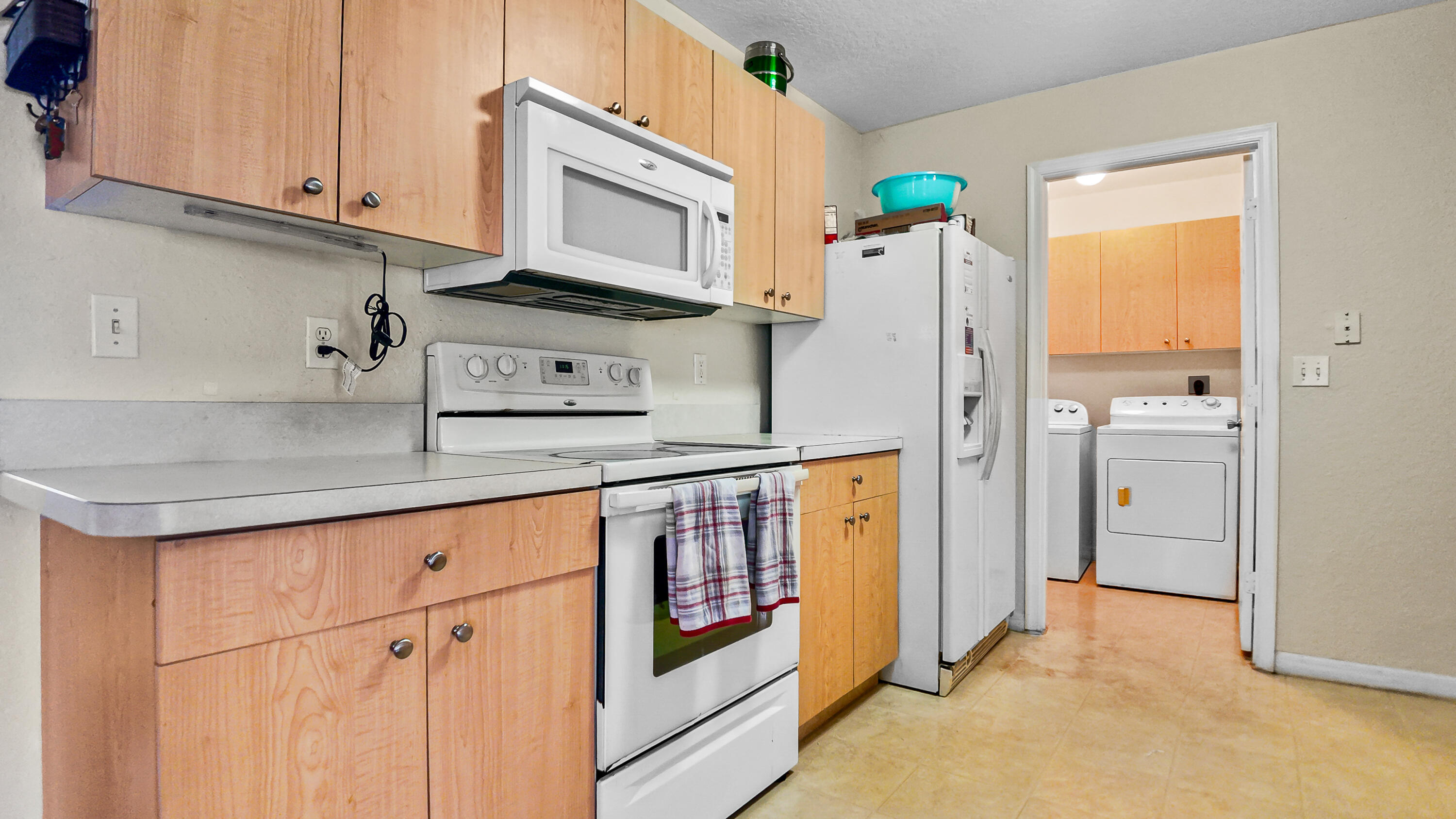 132 Mediterranean Boulevard N Property Photo 6
