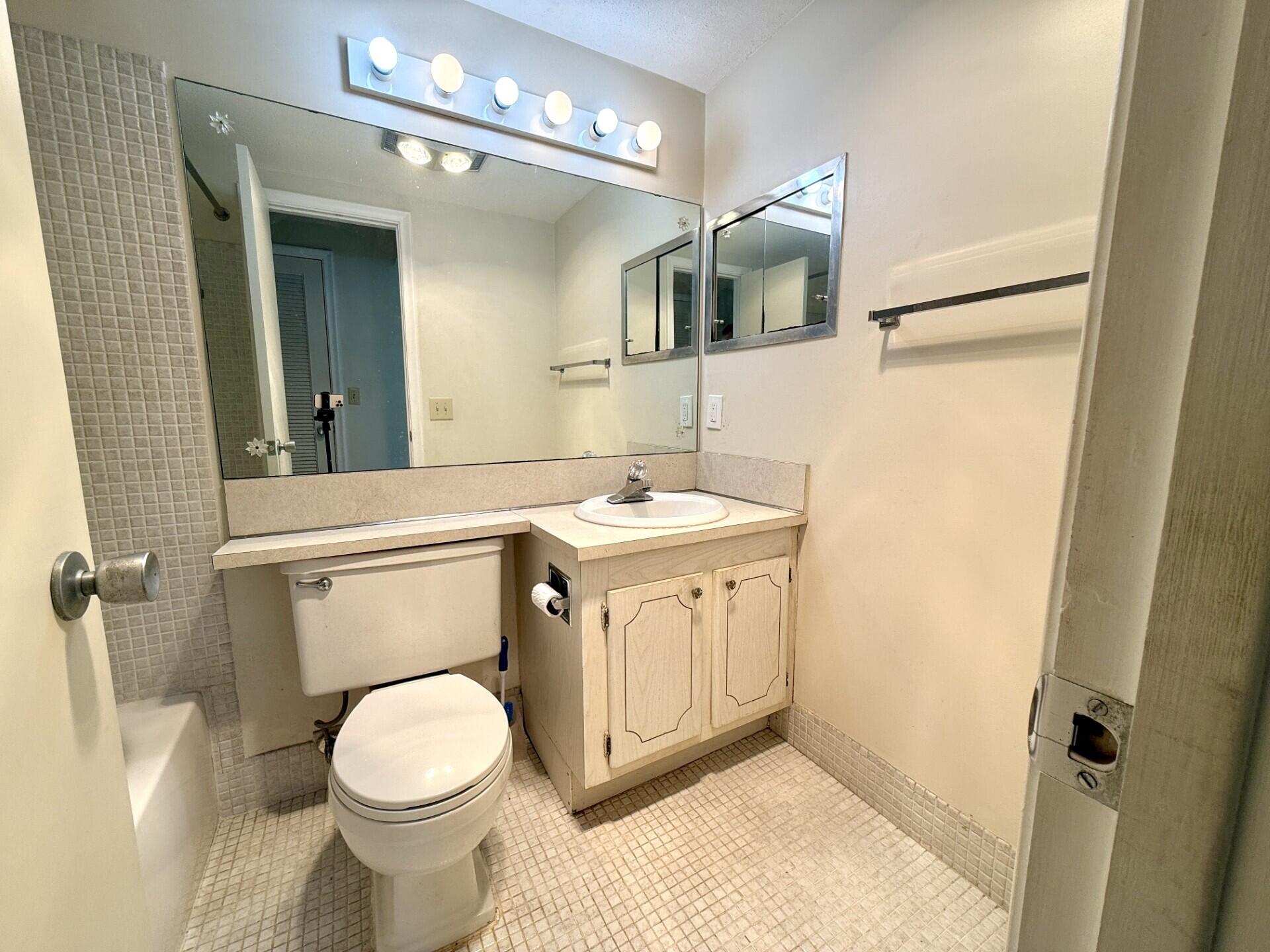 69 Norwich C Property Photo 10
