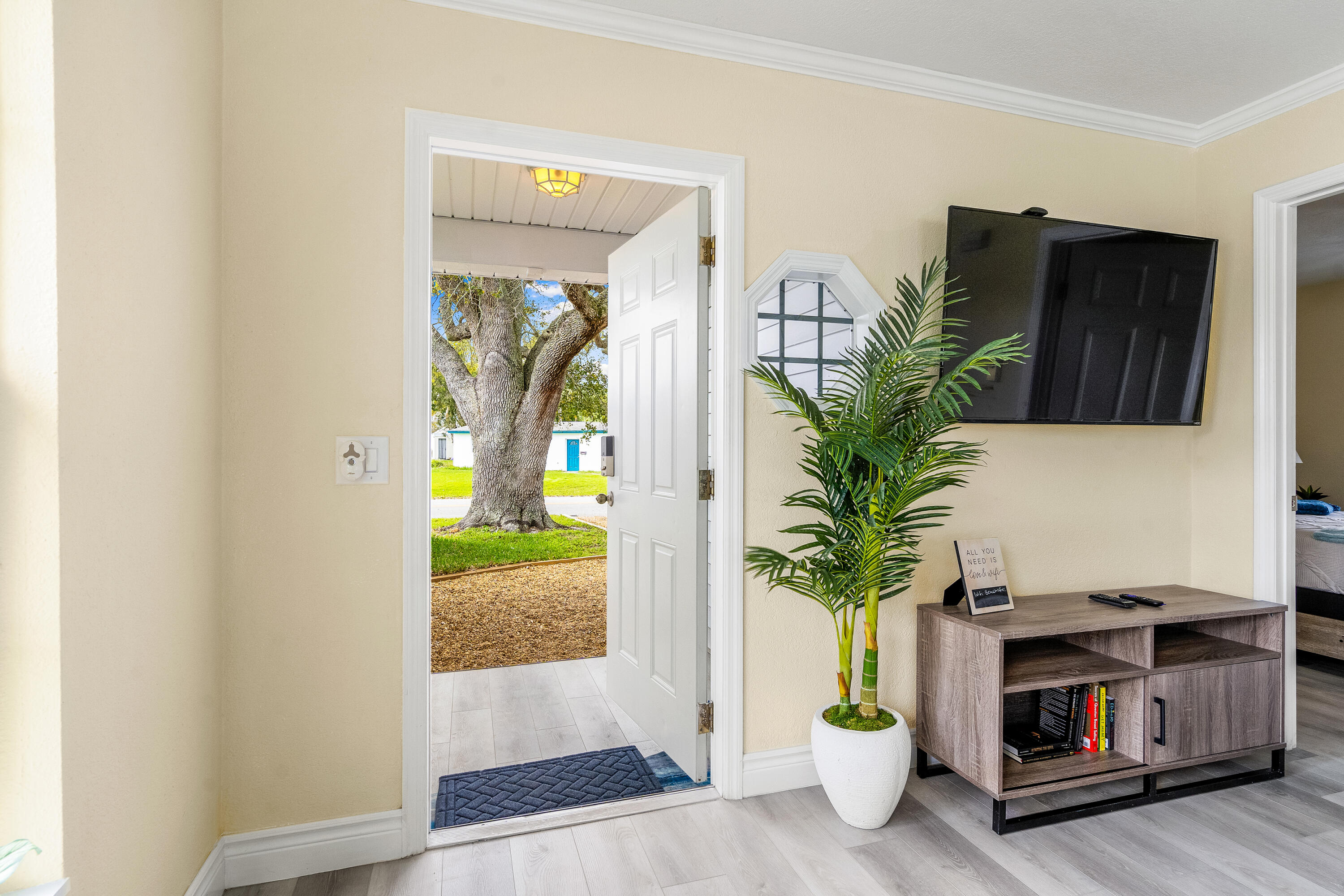 1510 3rd Court Property Photo 8