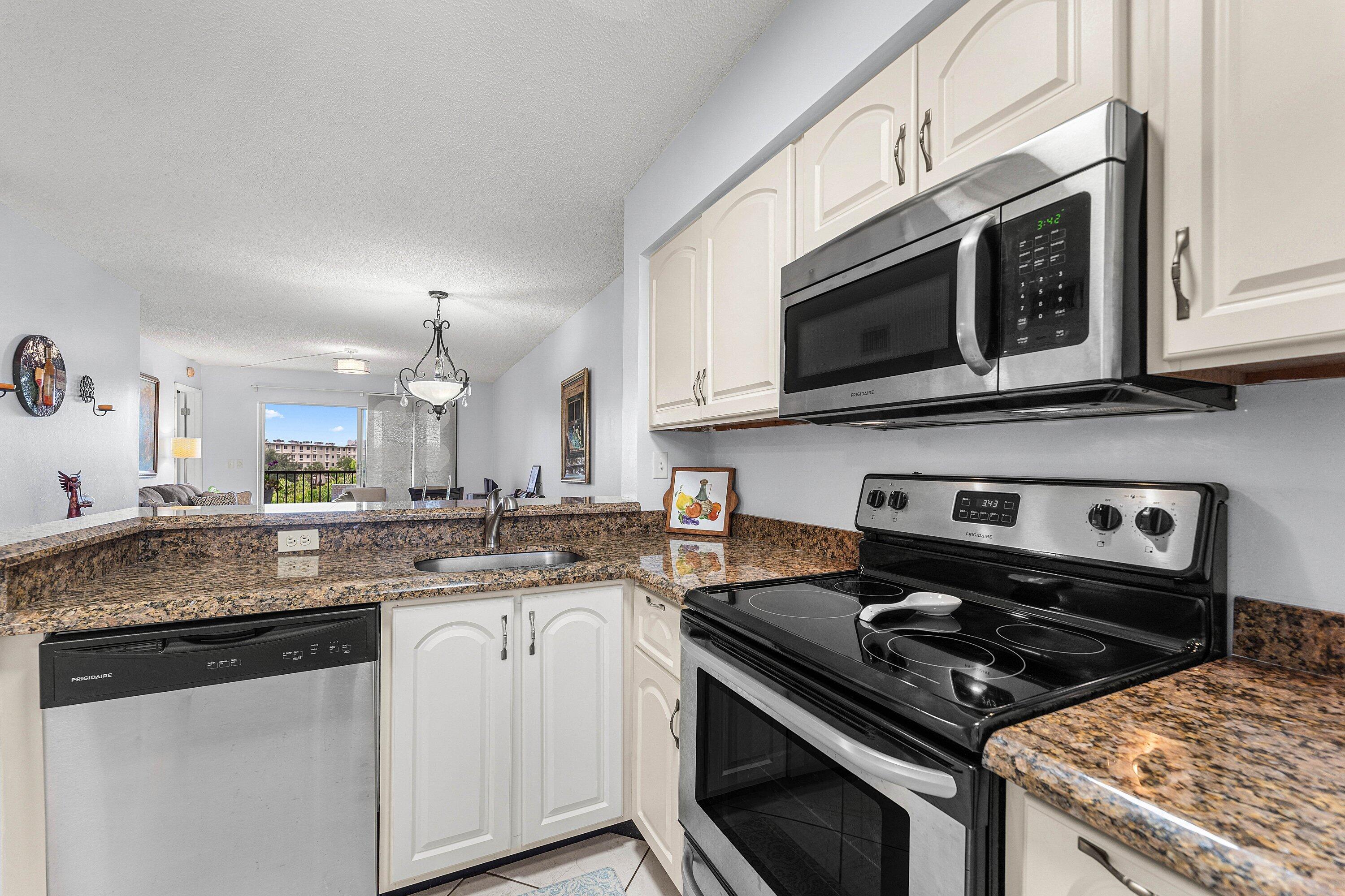 2222 N Cypress Bend Drive 403 Property Photo 1