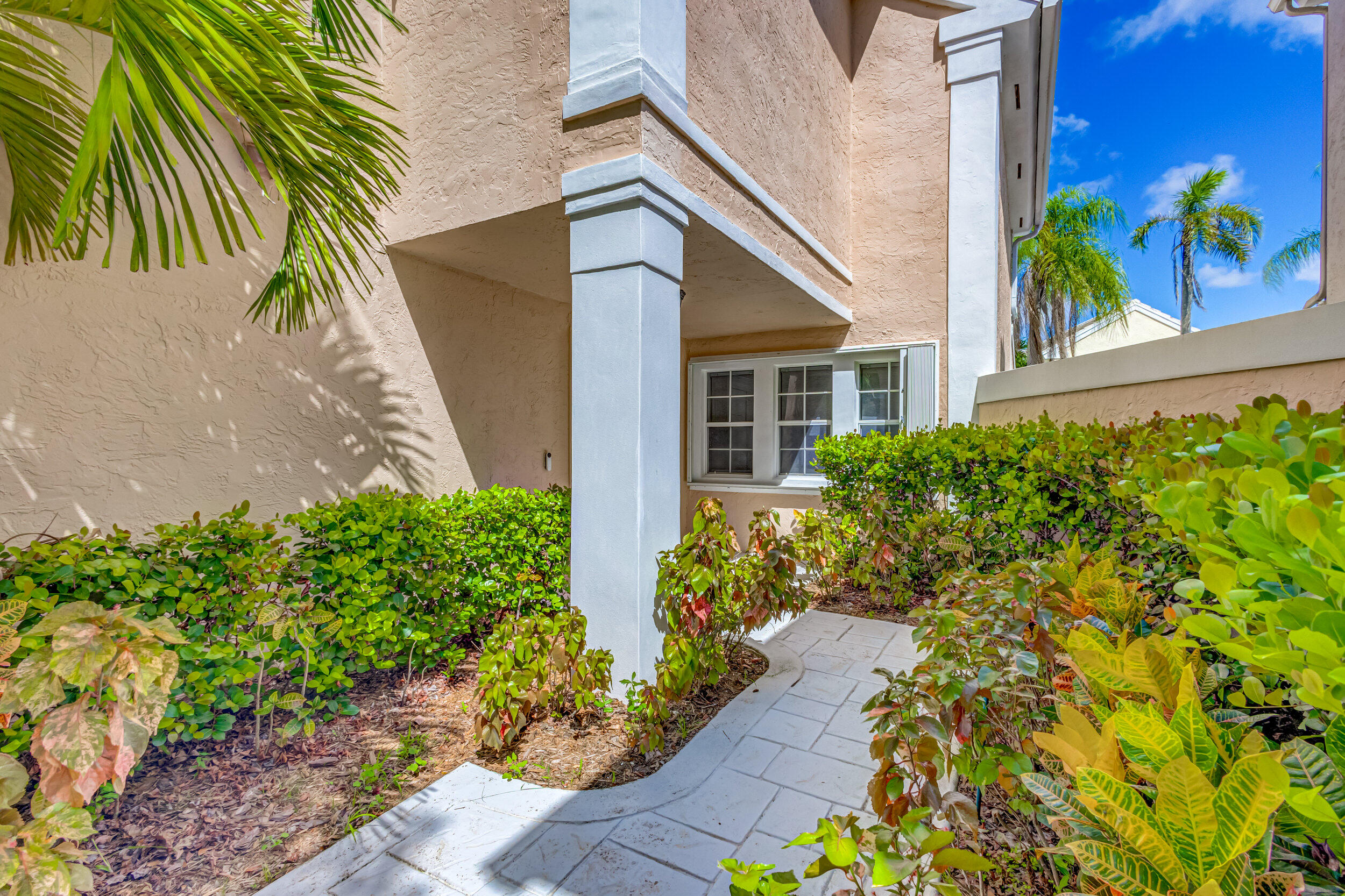 17 Selby Lane Property Photo 6