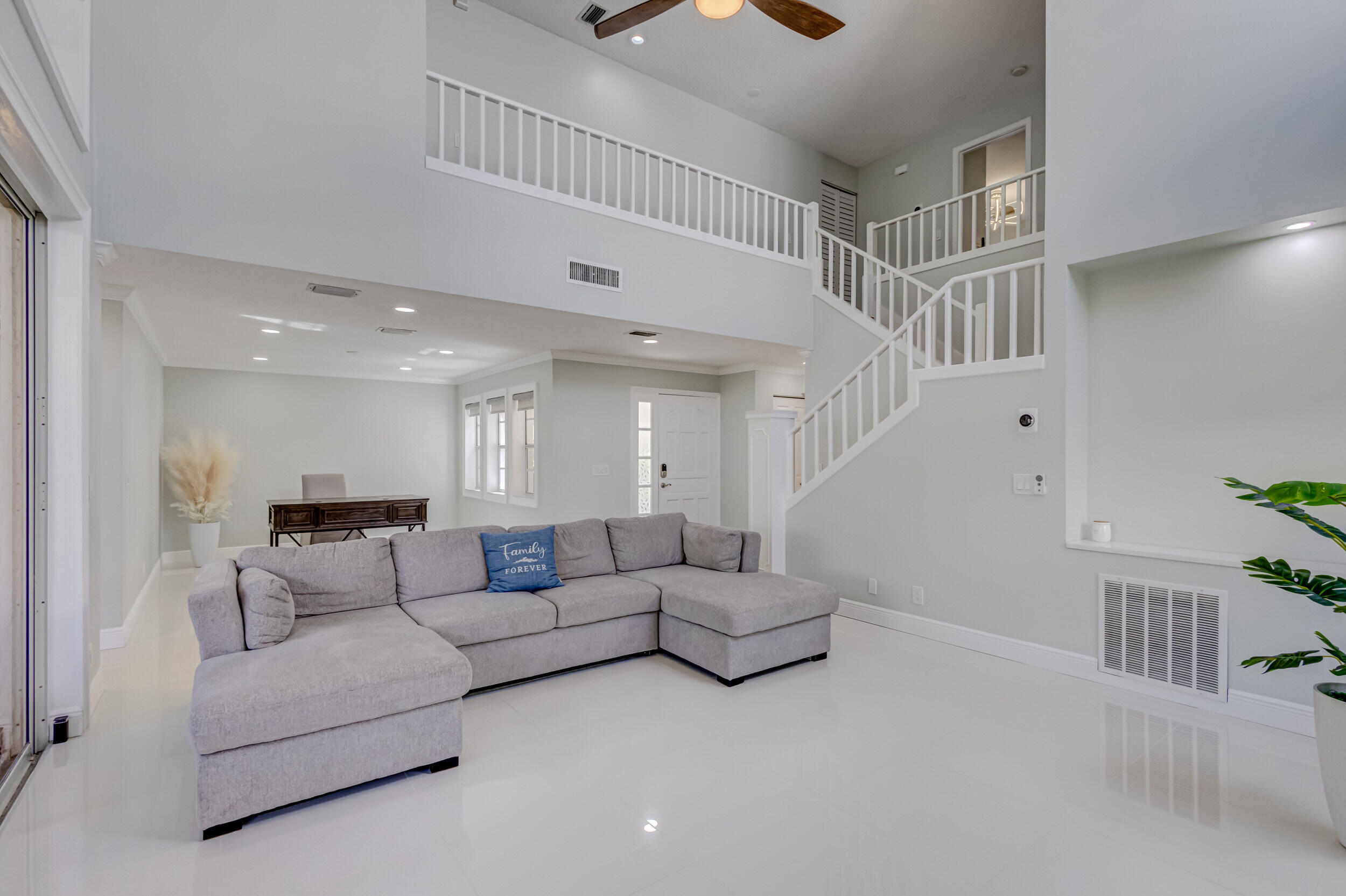 17 Selby Lane Property Photo 13