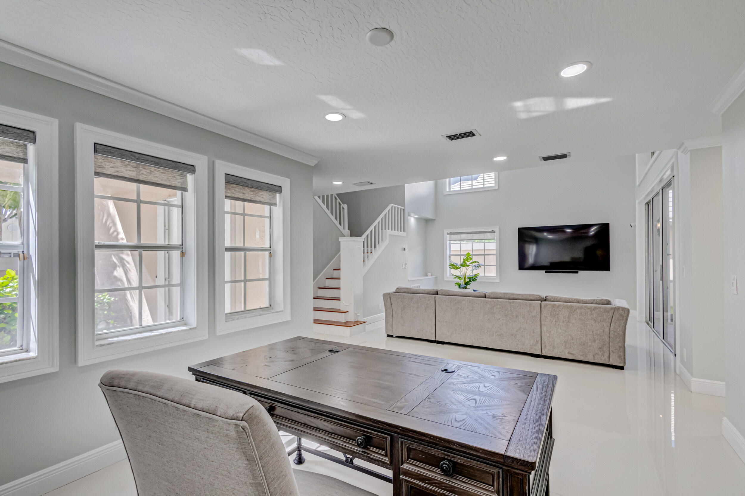 17 Selby Lane Property Photo 19