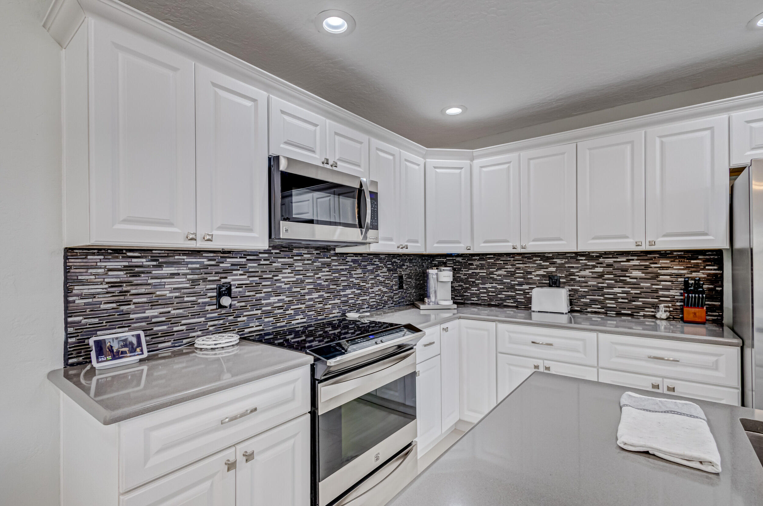 17 Selby Lane Property Photo 22