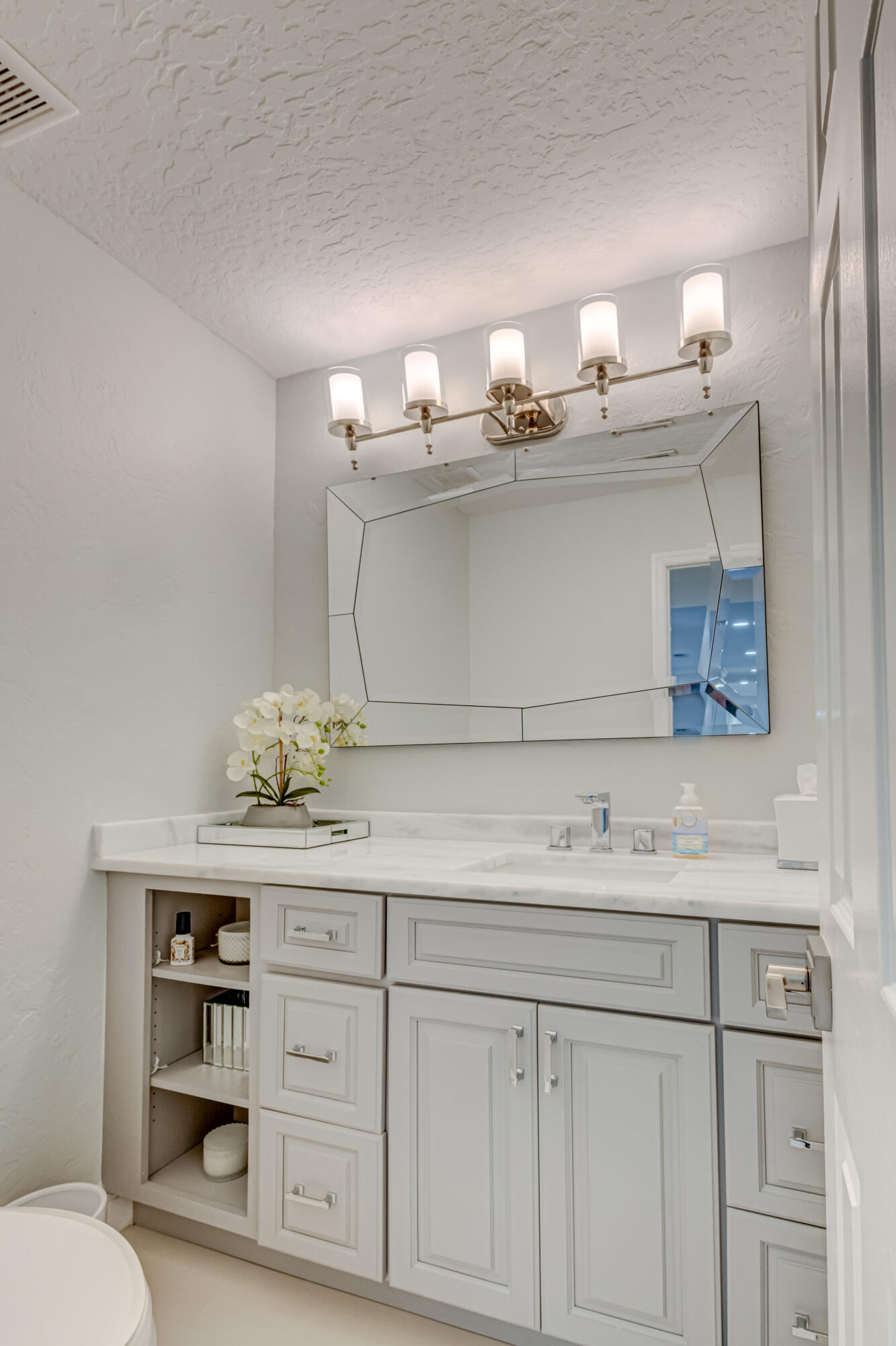 17 Selby Lane Property Photo 32