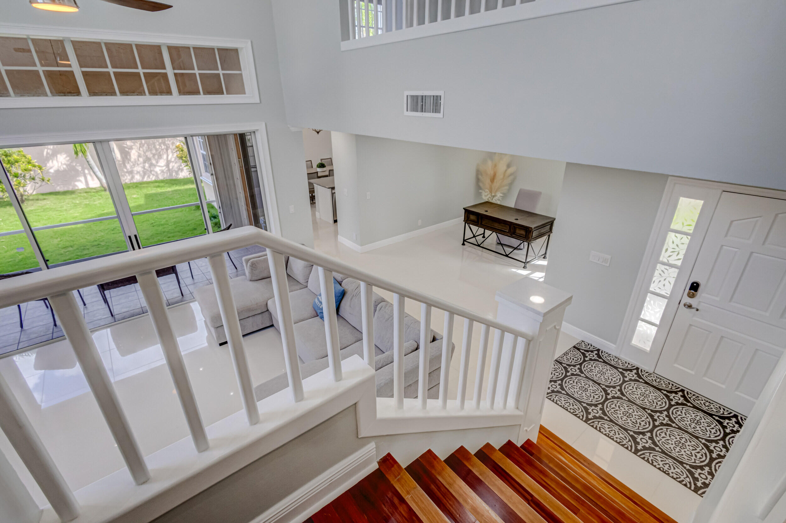 17 Selby Lane Property Photo 36
