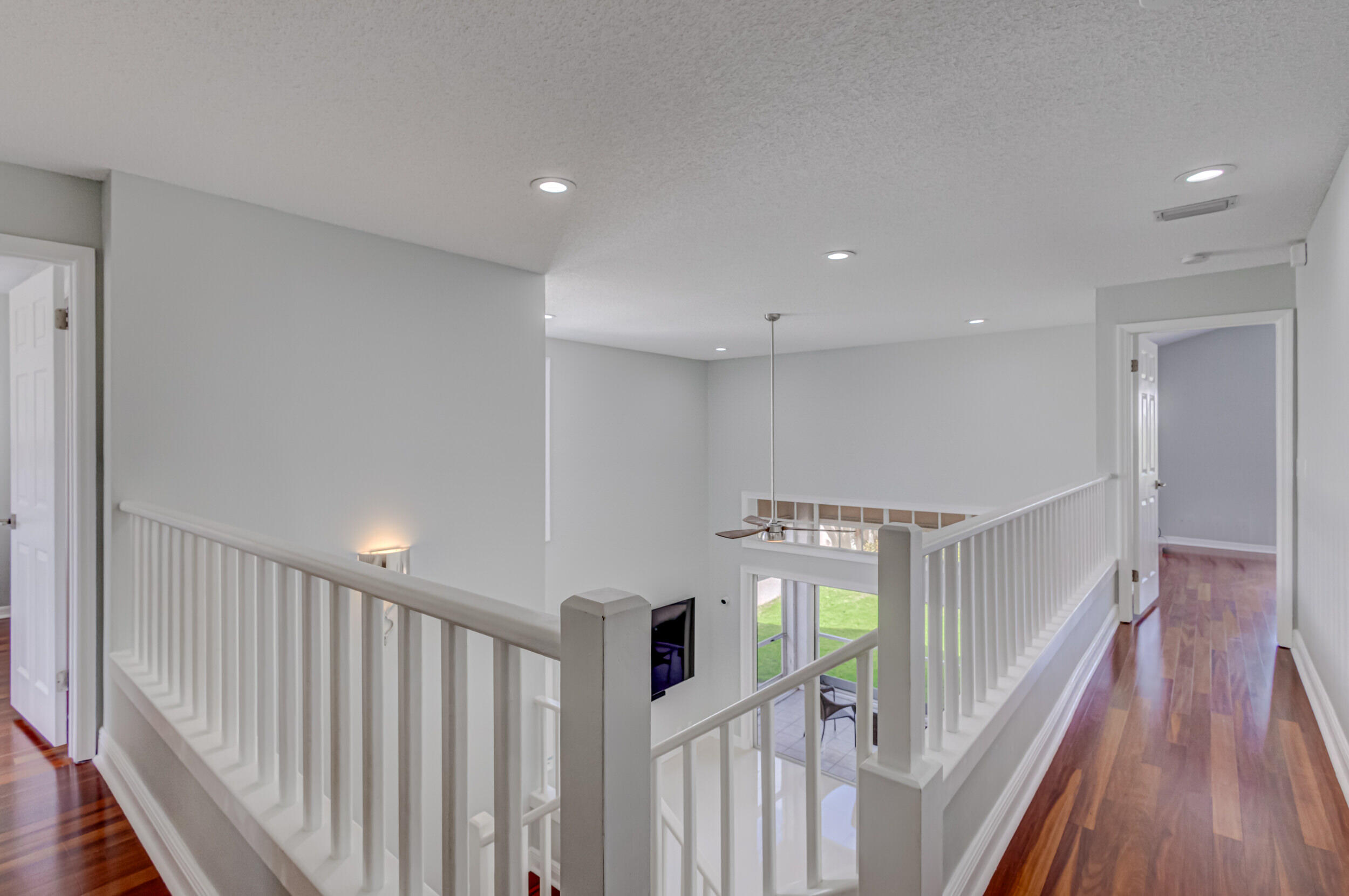 17 Selby Lane Property Photo 38