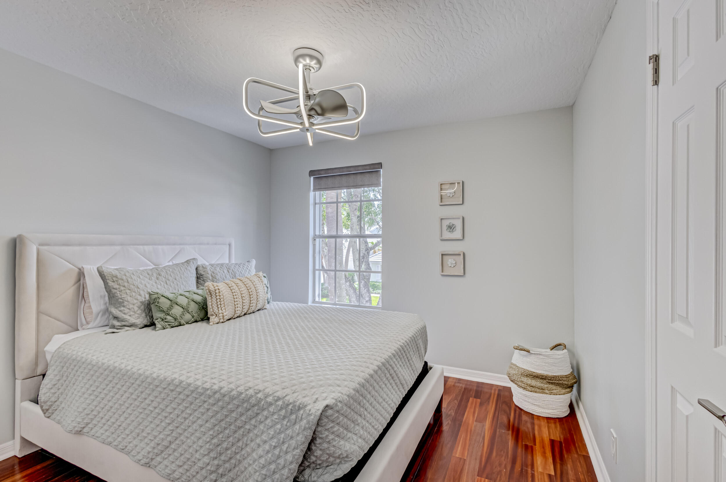 17 Selby Lane Property Photo 48