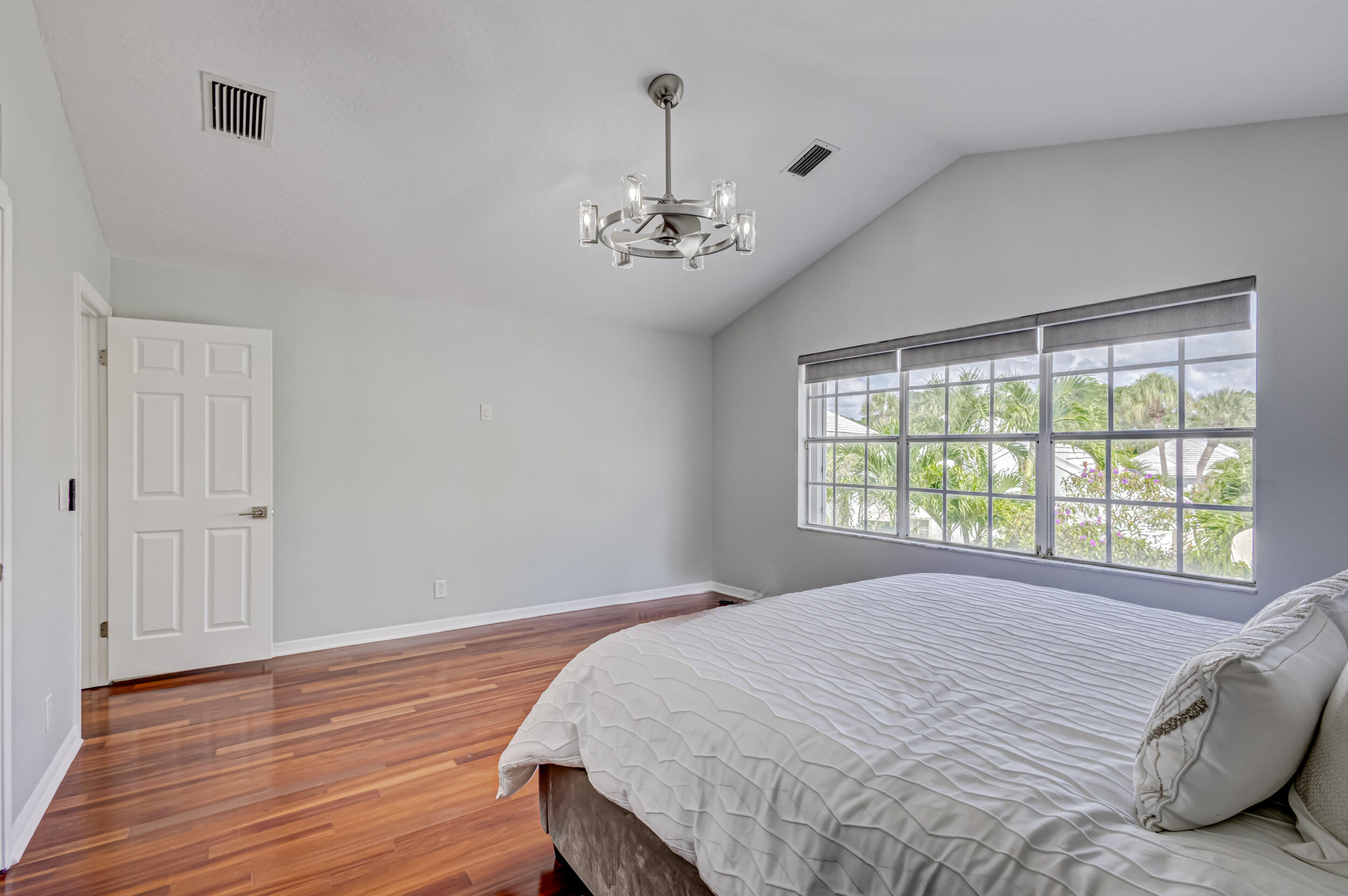 17 Selby Lane Property Photo 49