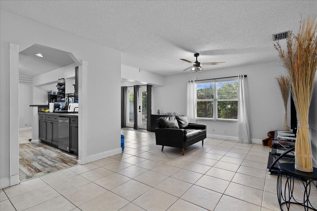 14537 77th Place N Property Photo 9