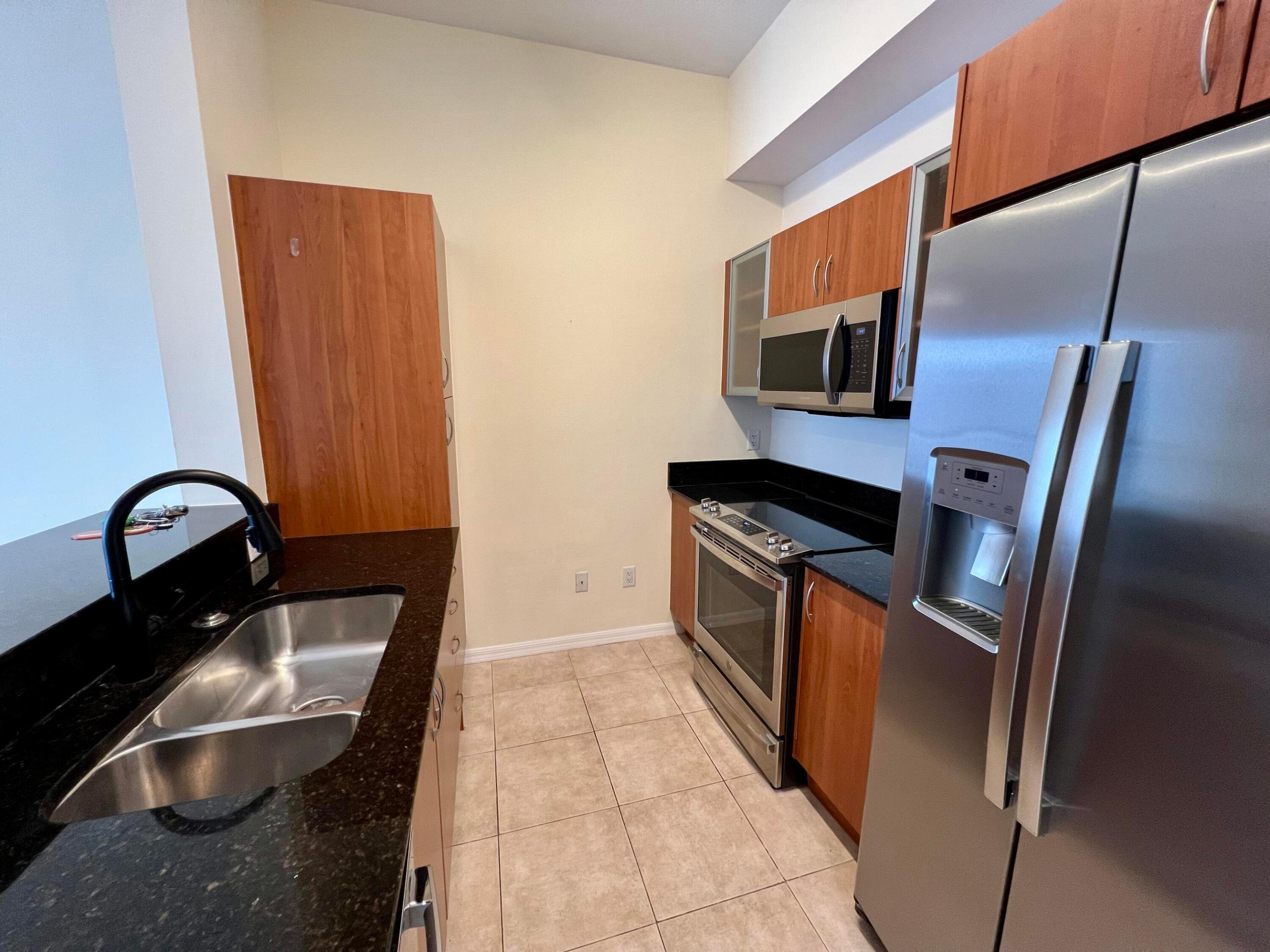 233 S Federal Highway Uph04 Property Photo 1