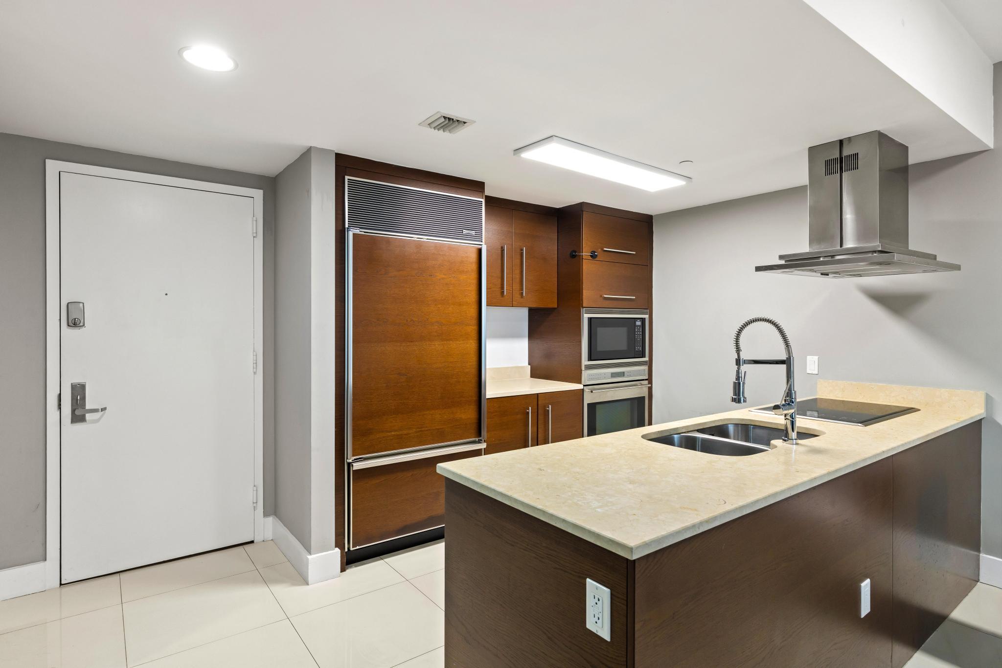 485 Brickell Avenue 2506 Property Photo 4