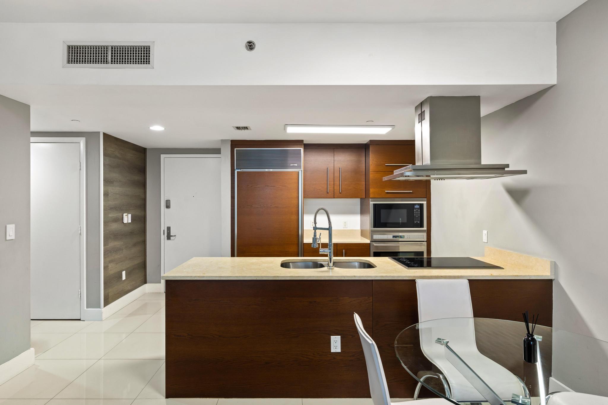 485 Brickell Avenue 2506 Property Photo 6
