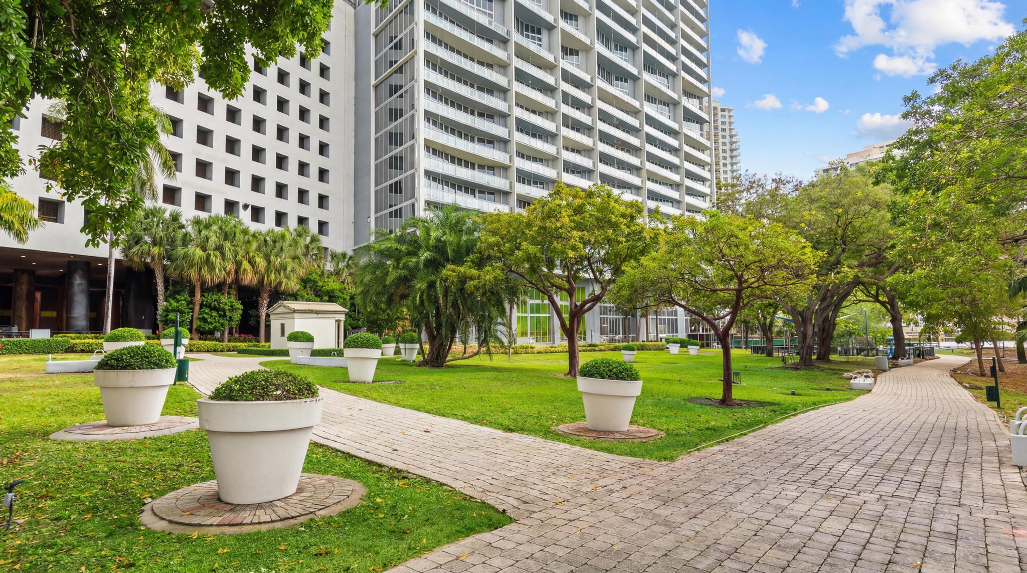 485 Brickell Avenue 2506 Property Photo 33