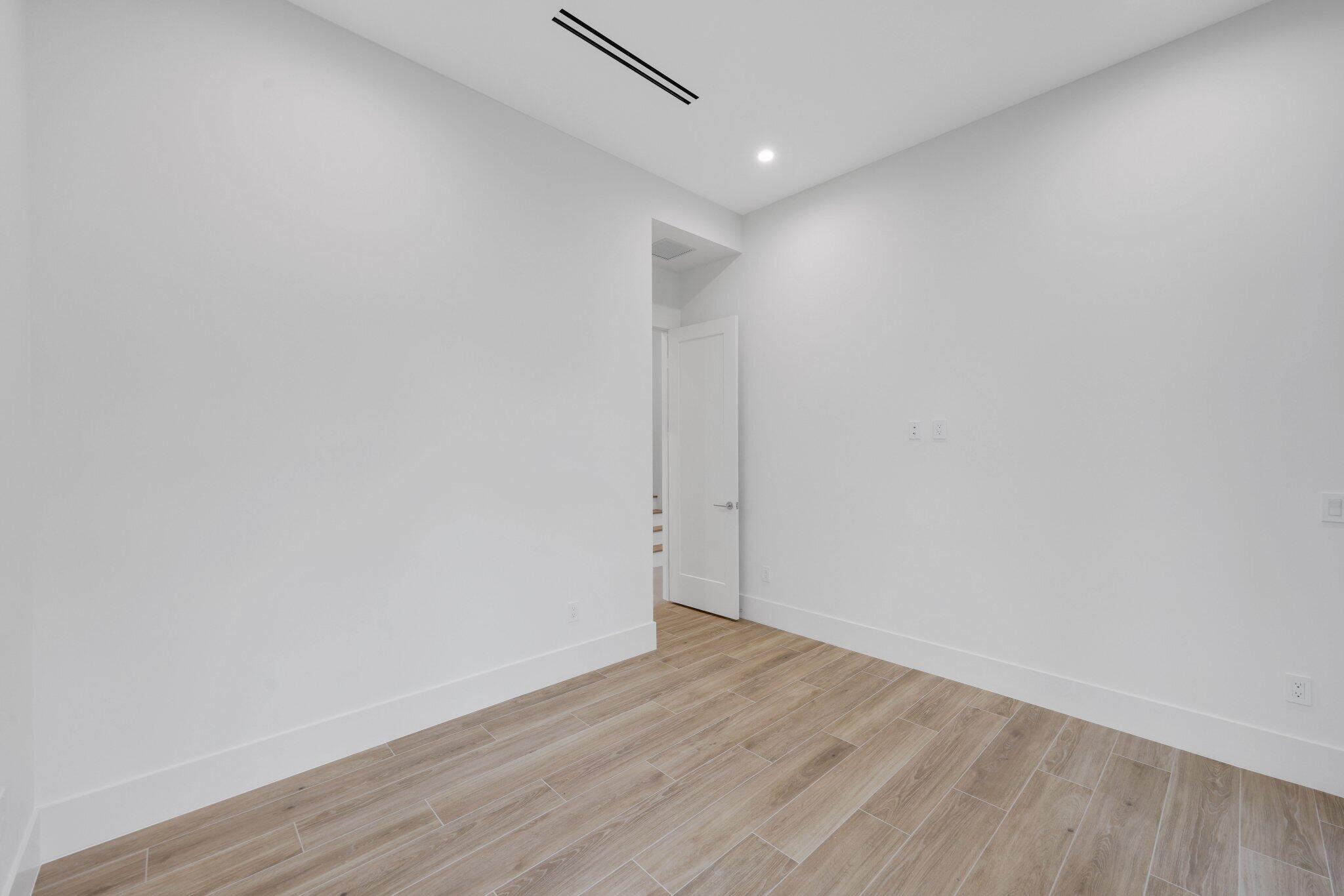 16702 Mosaic Place Property Photo 14