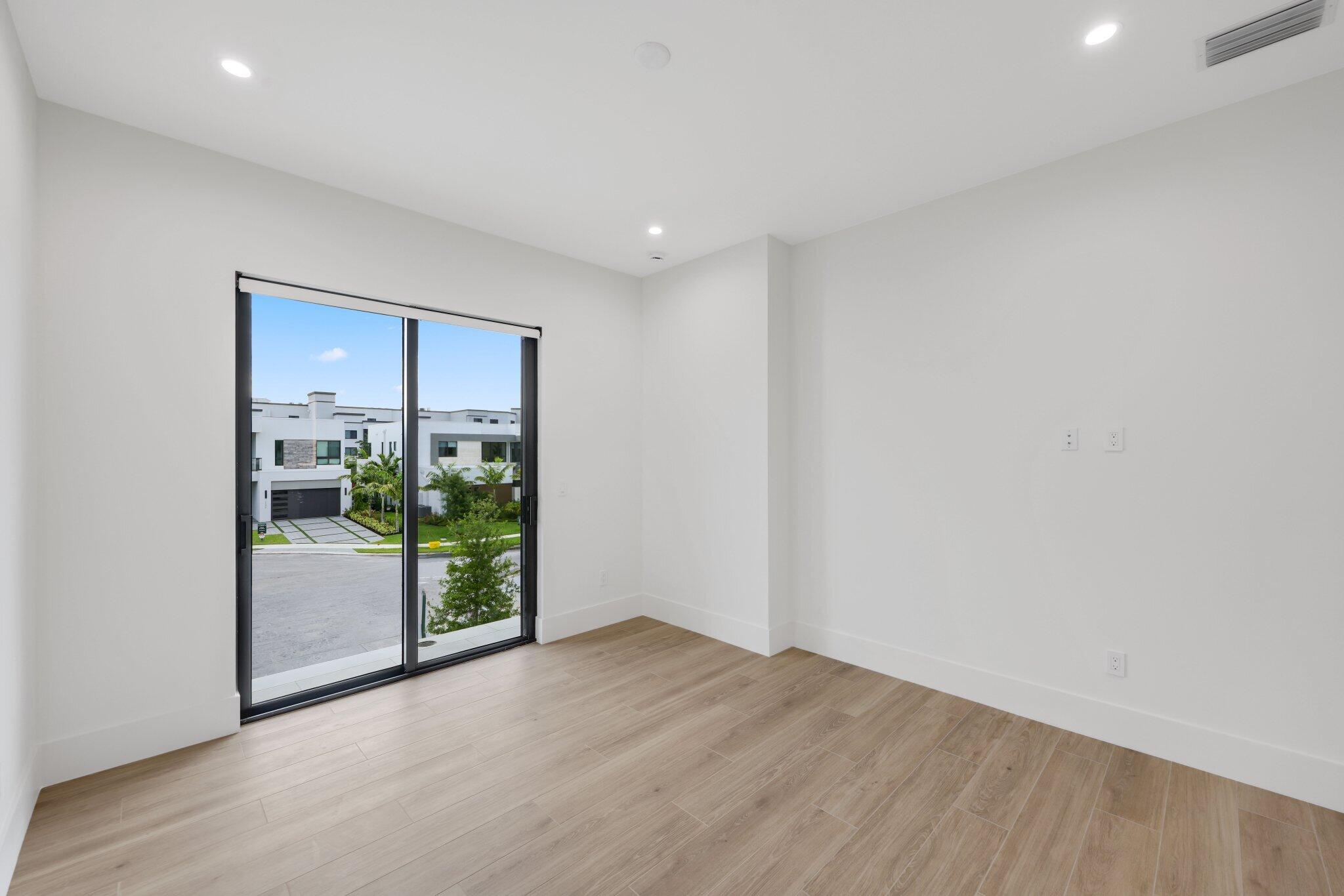 16702 Mosaic Place Property Photo 29
