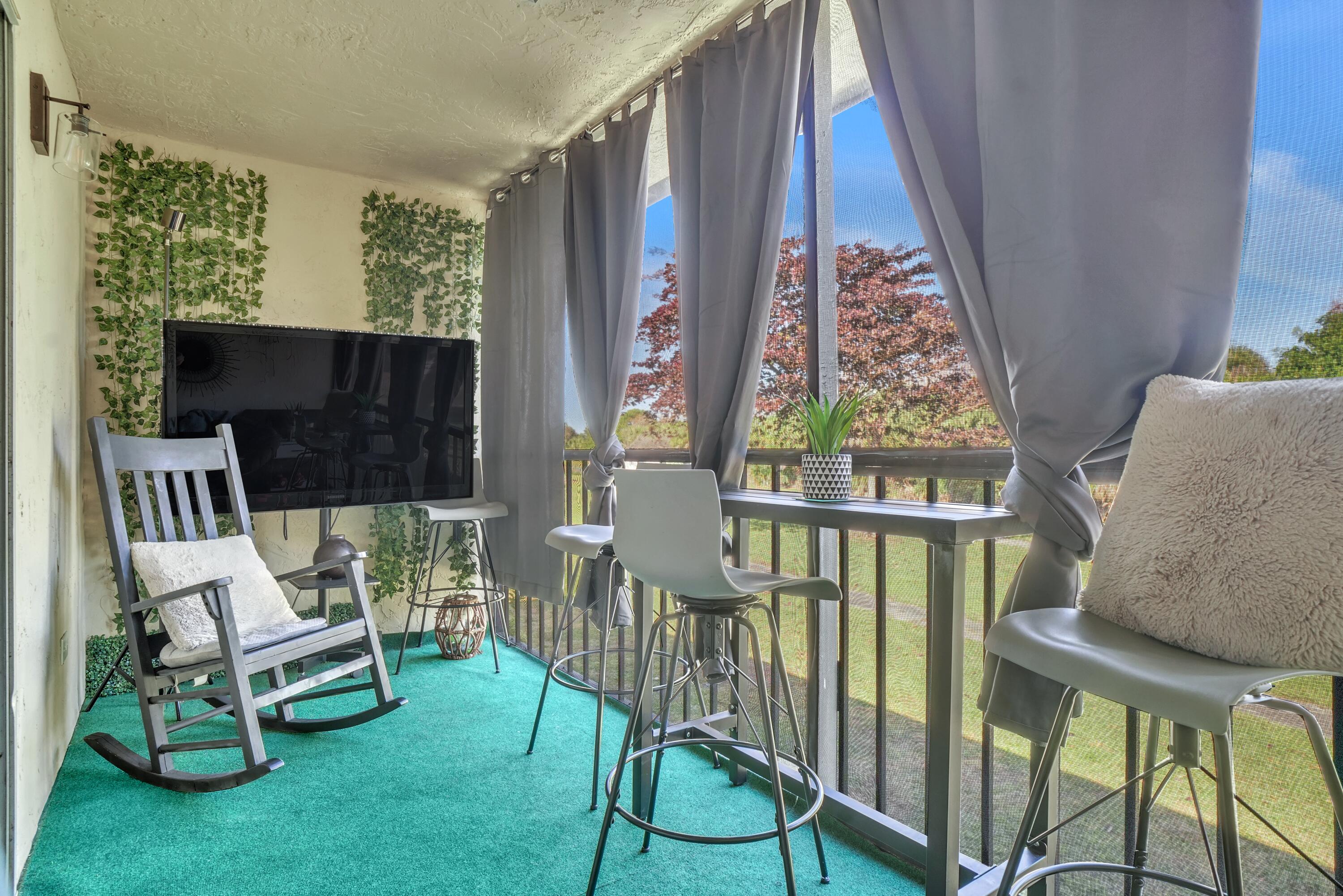 1423 Meadows Circle W Property Photo 1