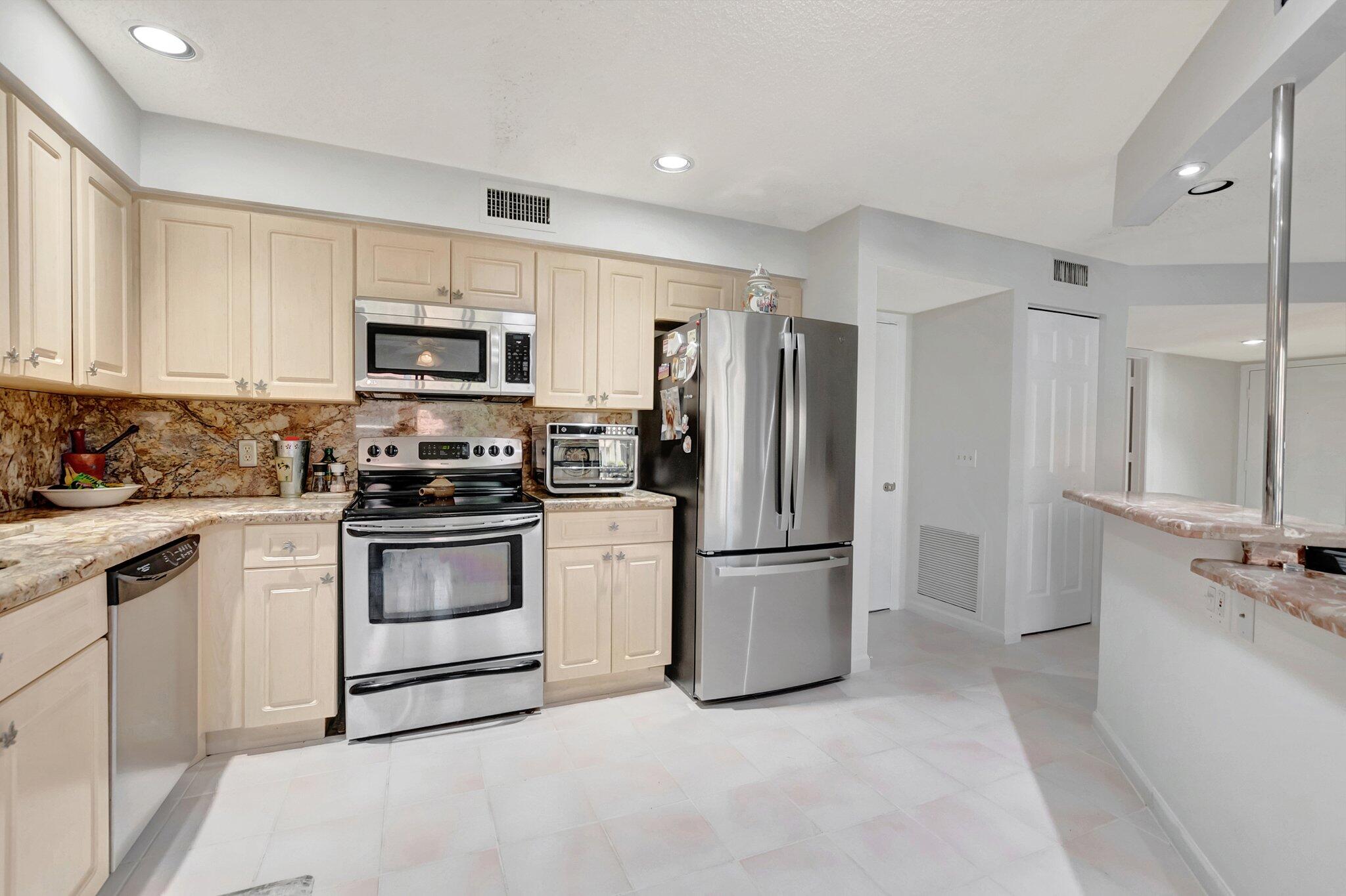 5731 Coach House Circle A Property Photo 17