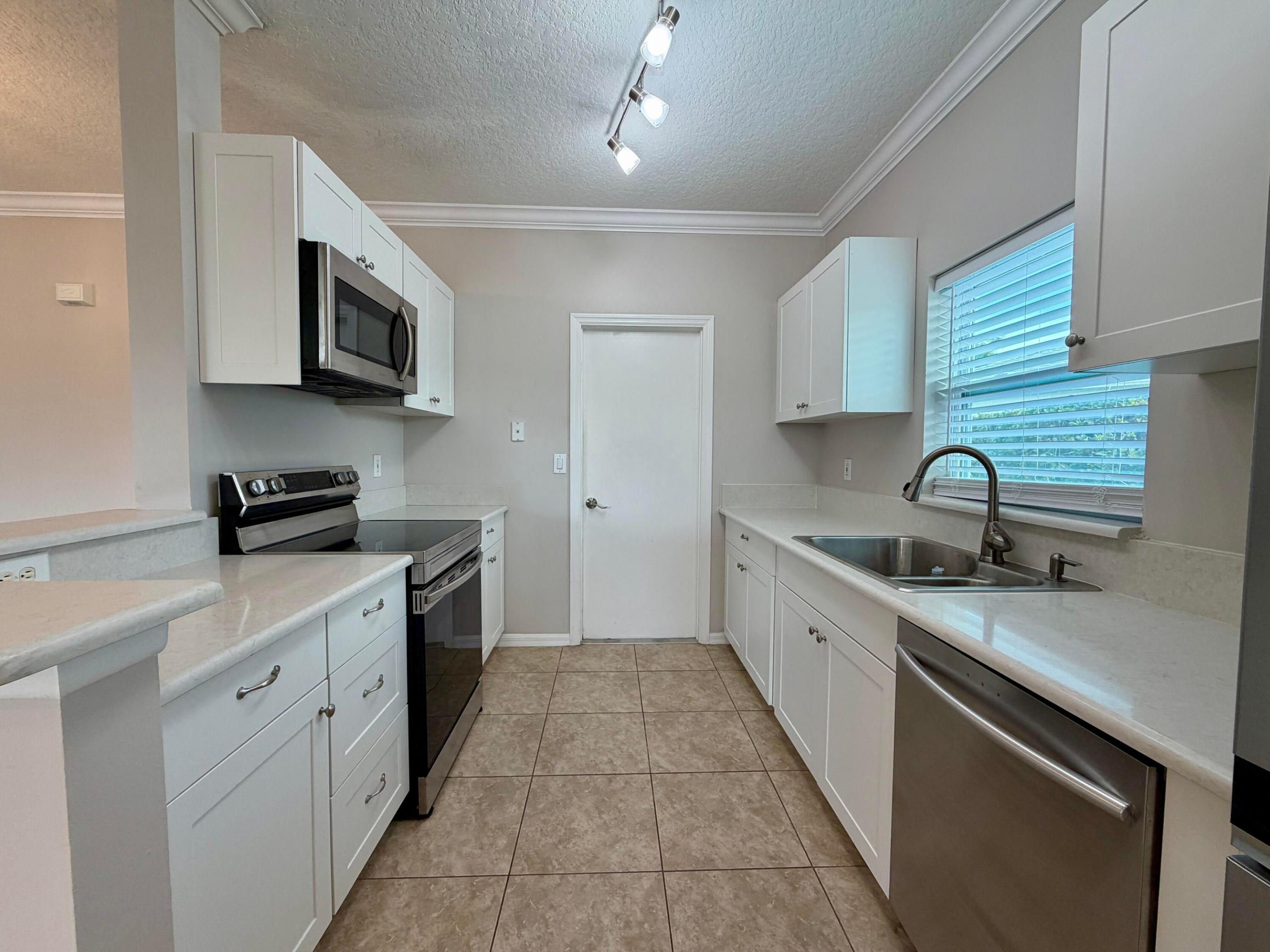 6295 33rd Manor Property Photo 7