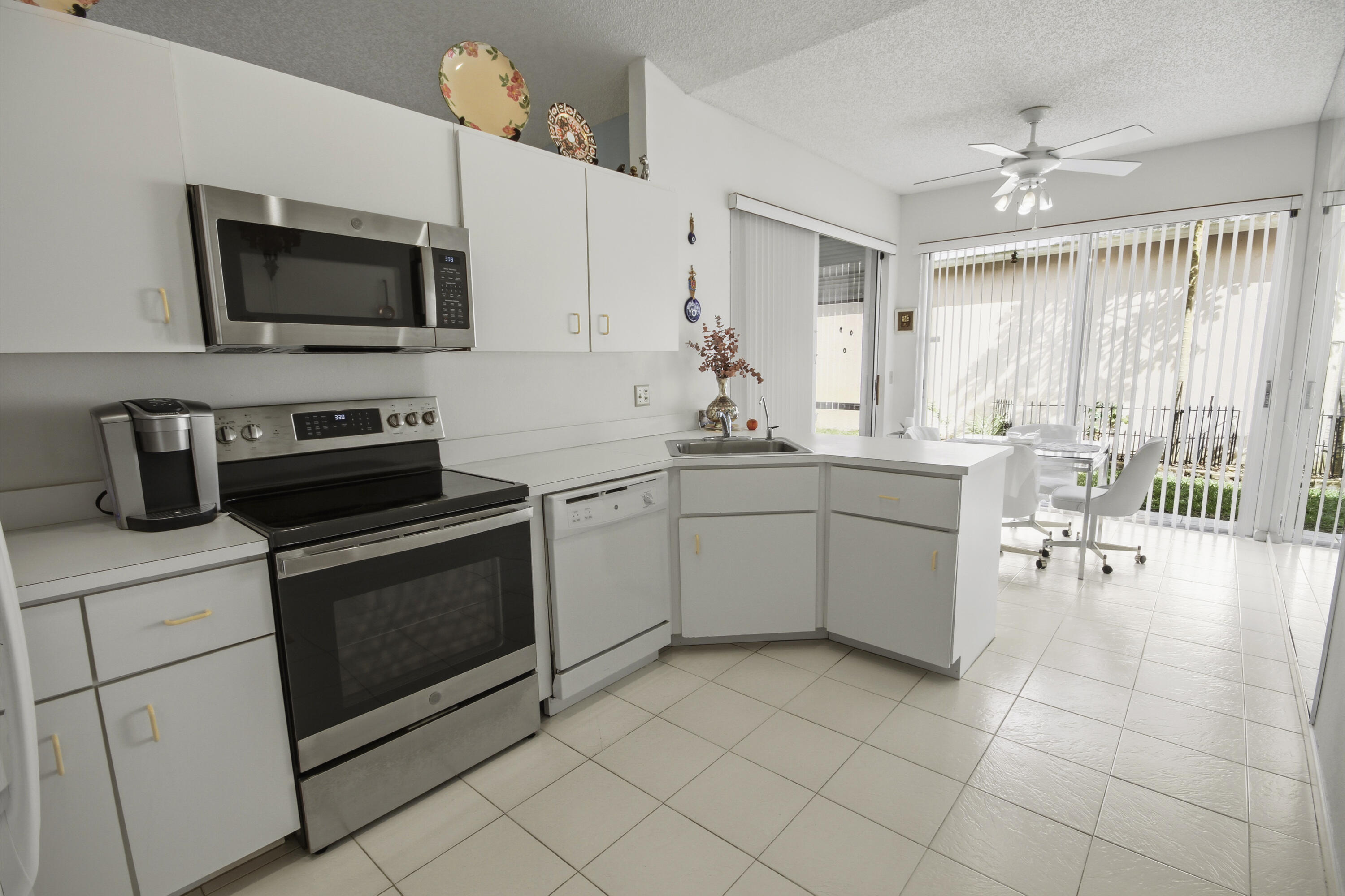 7660 Kings Ride Property Photo 4