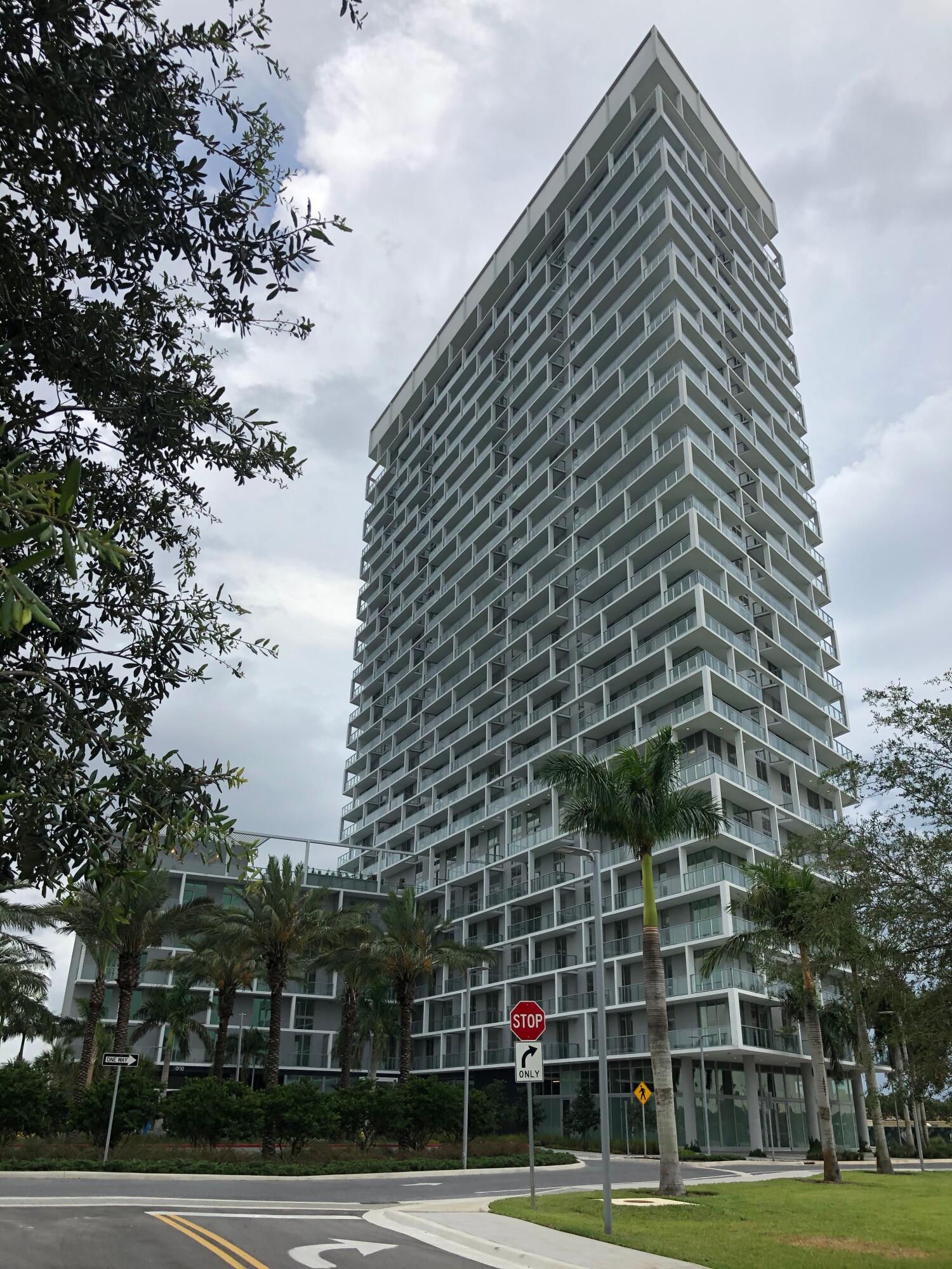 2000 Metropica Way 1609 Property Photo 28