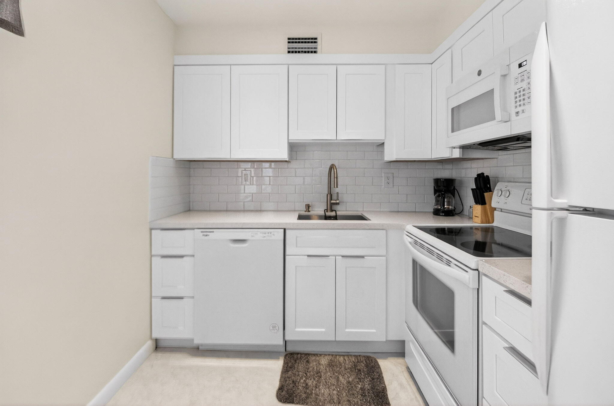 173 Flanders D Property Photo 23