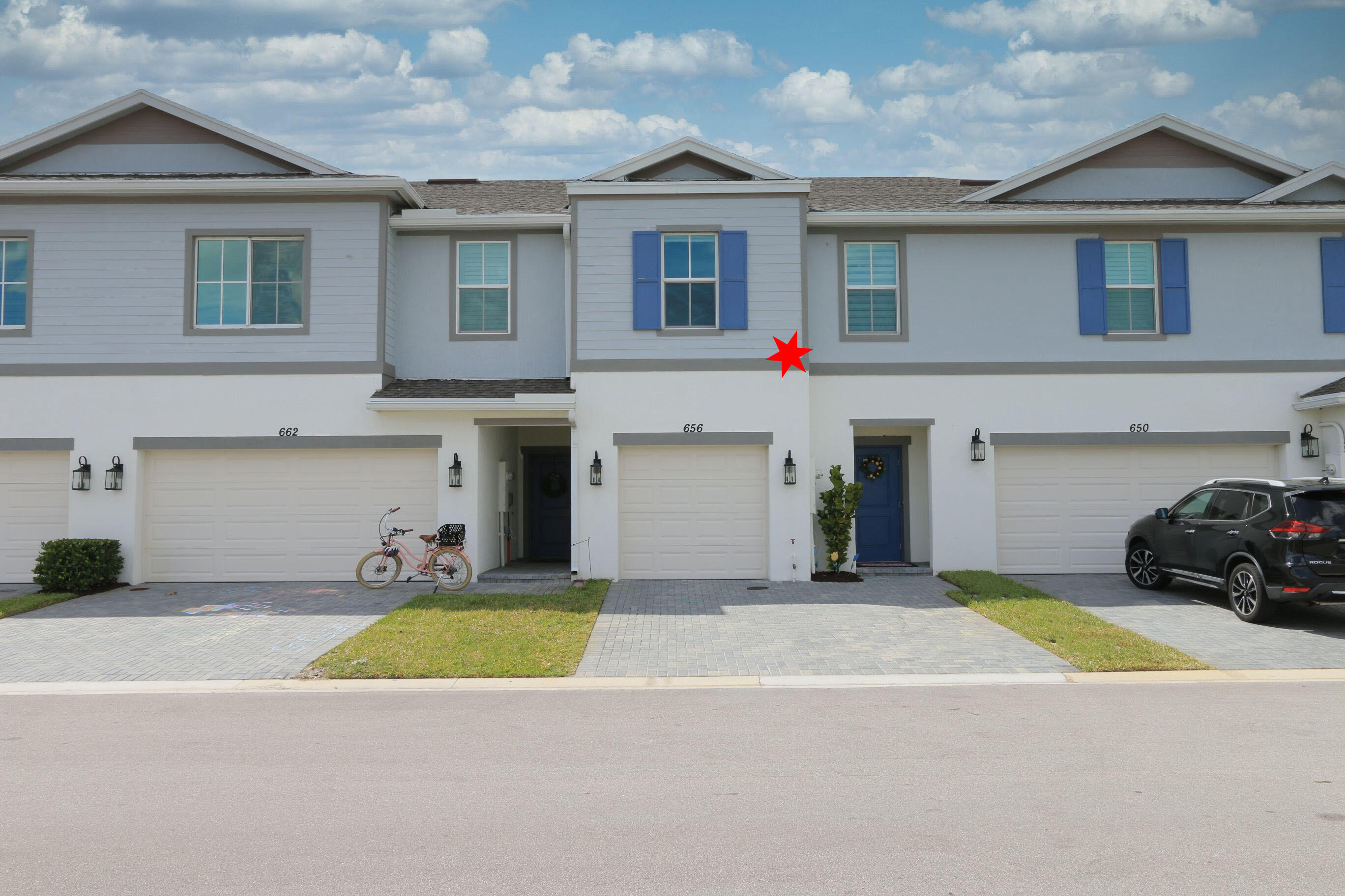 656 Ne Waters Edge Lane Property Photo 1